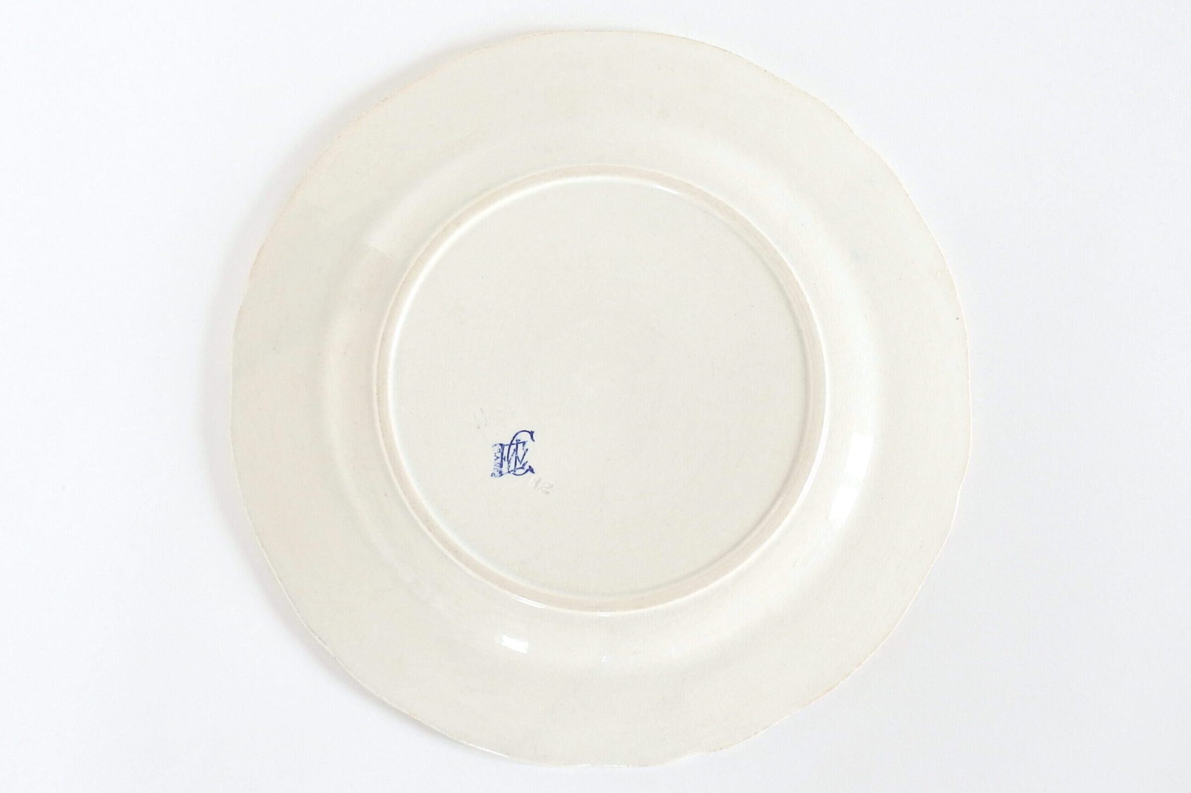 Piatto in ceramica di Gien con decoro floreale e bordo ondulato - 2