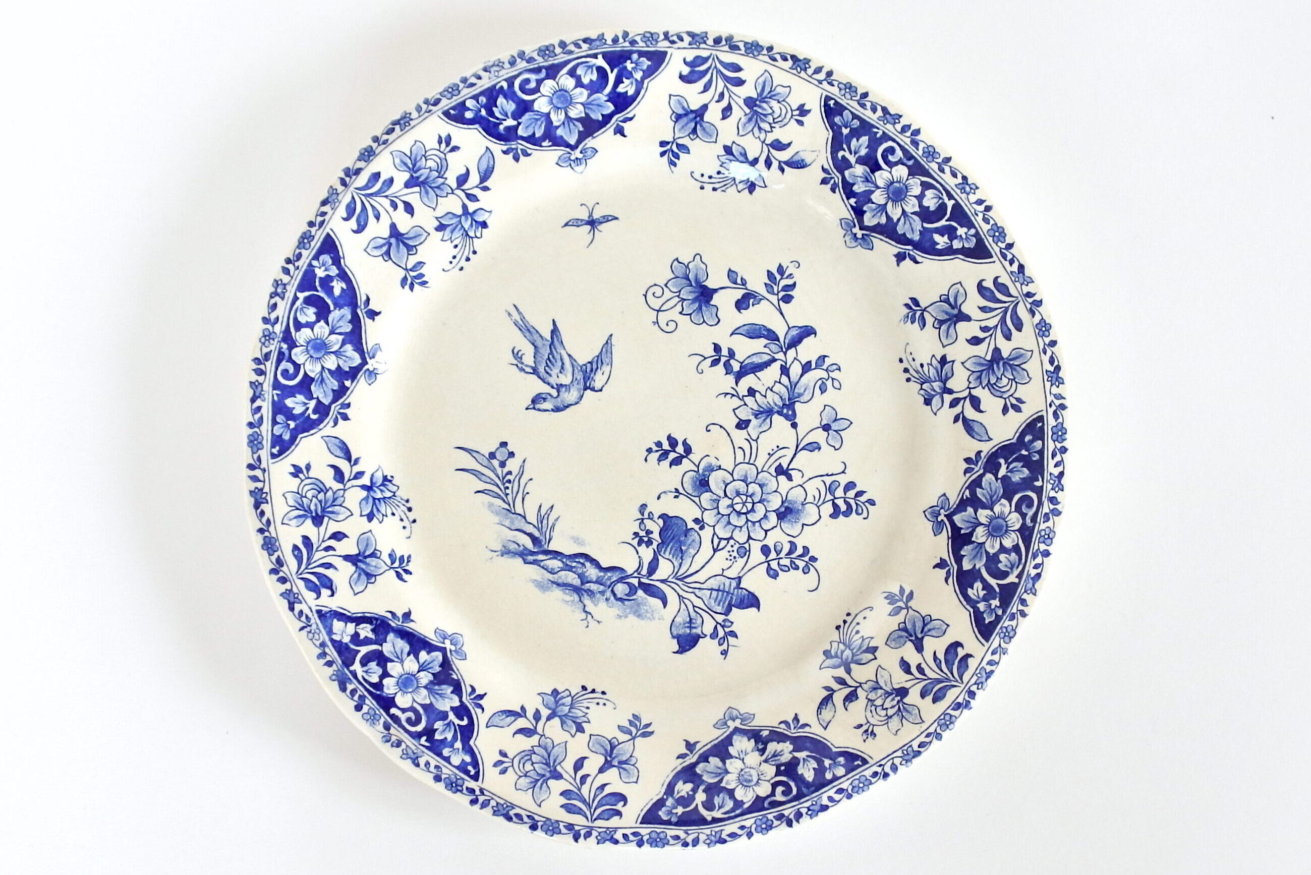 Piatti in porcellana con bordo pizzicato a mano, stoviglie, piatti bianchi,  ceramica -  Italia