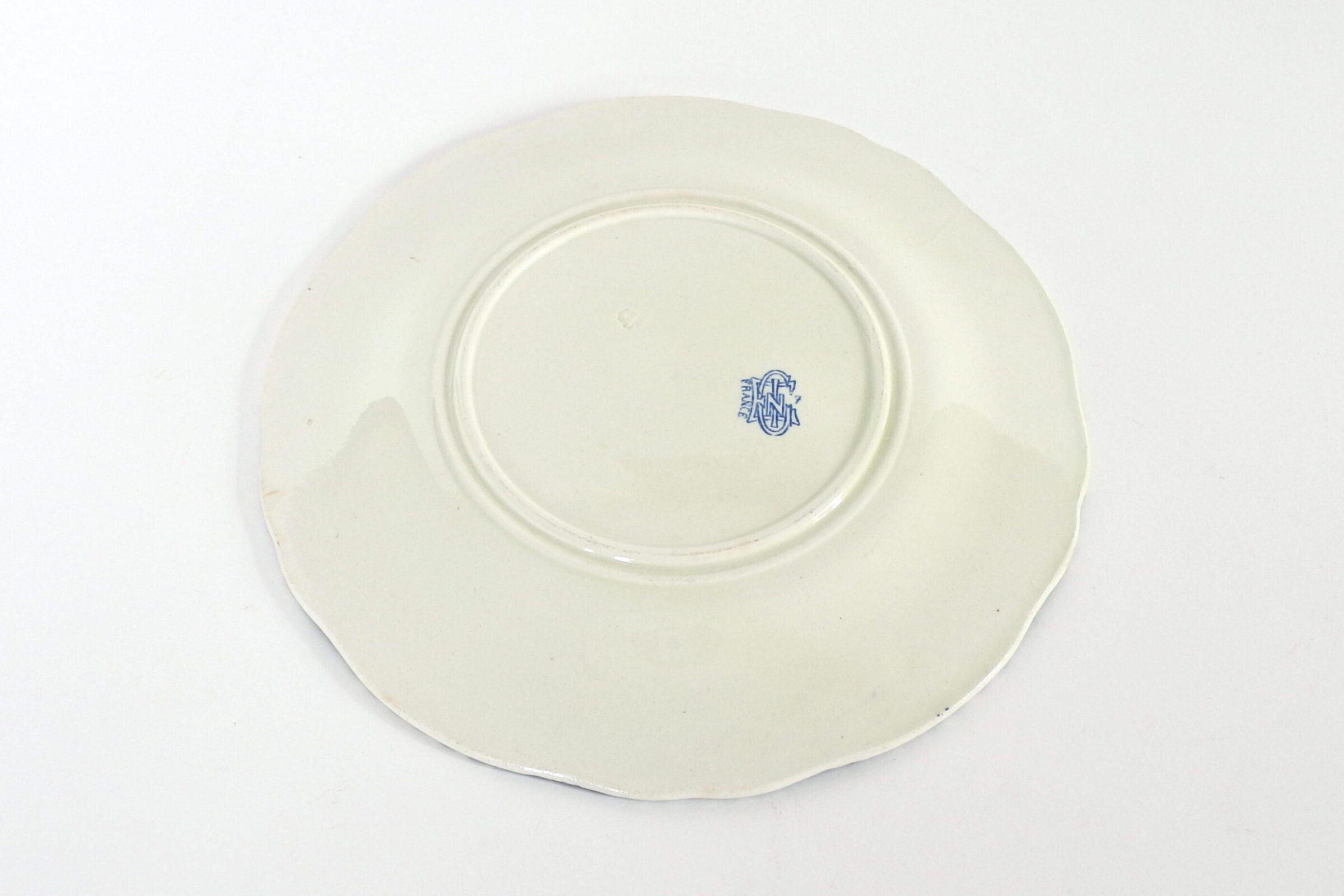 Piatto in ceramica di Gien del 1876 con decoro centrale e bordo blu - 2