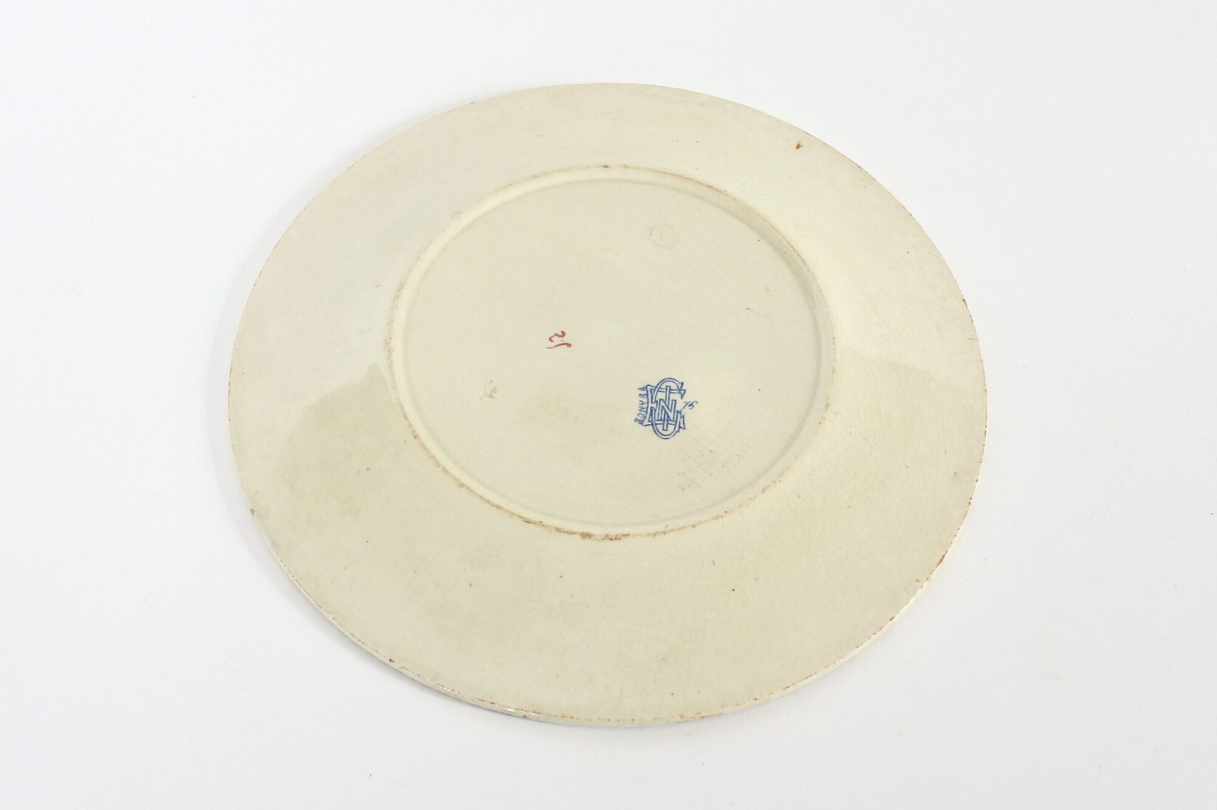 Piatto in ceramica di Gien del 1876 con decoro policromo su fondo avorio - 2