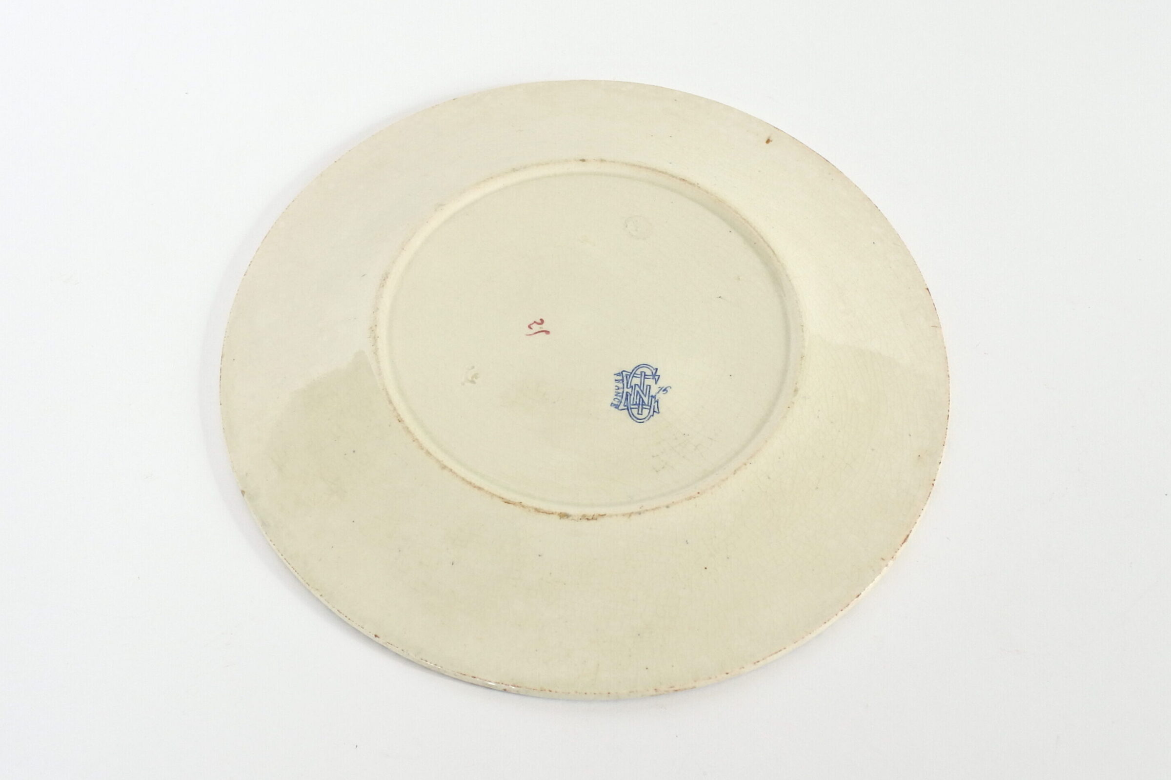 Piatto in ceramica di Gien del 1876 con decoro policromo su fondo avorio - 2