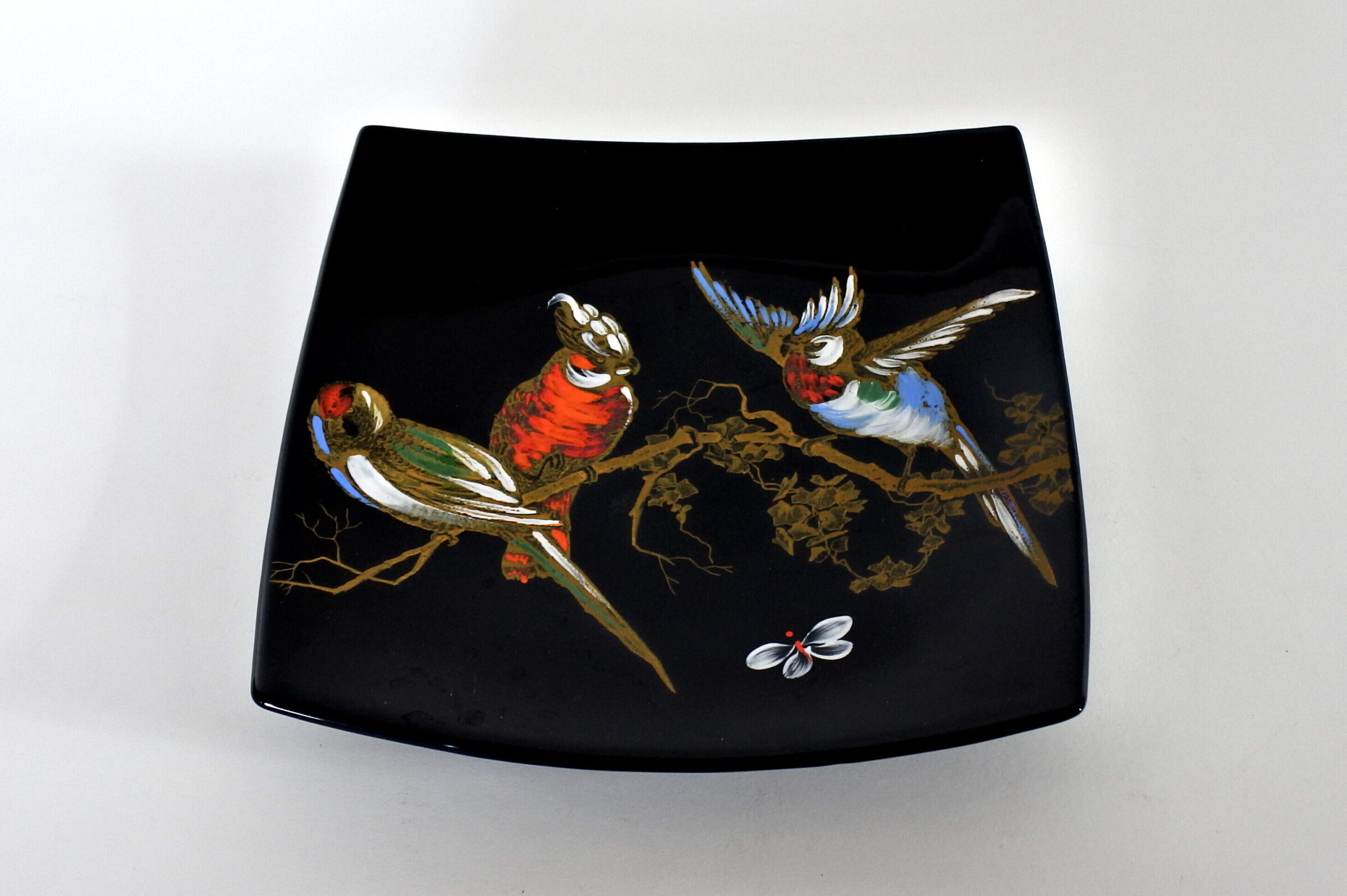Piatto in ceramica di Longwy con pappagalli