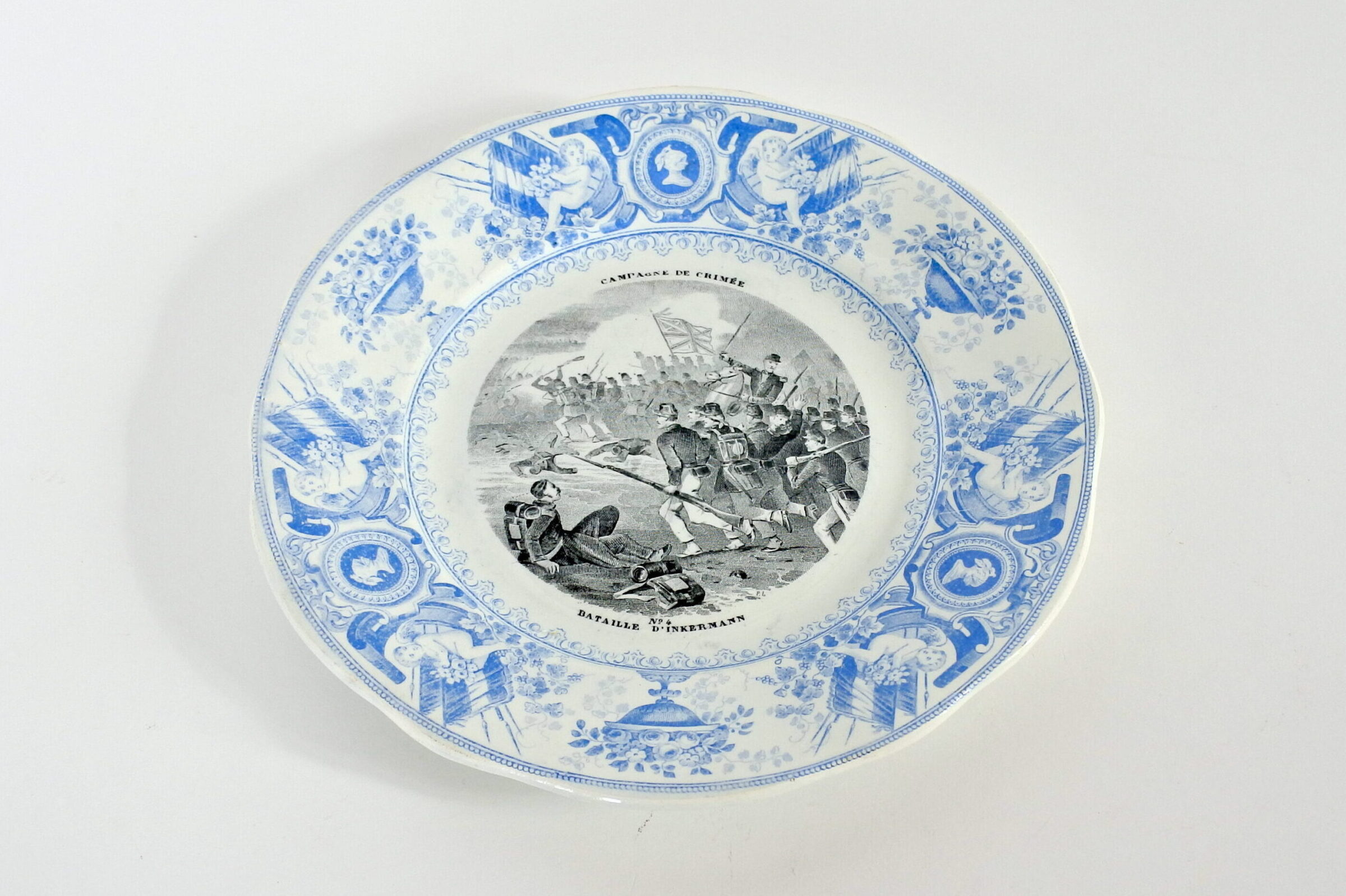 Piatto in porcellana con decoro Napoleonico nella guerra di Crimea