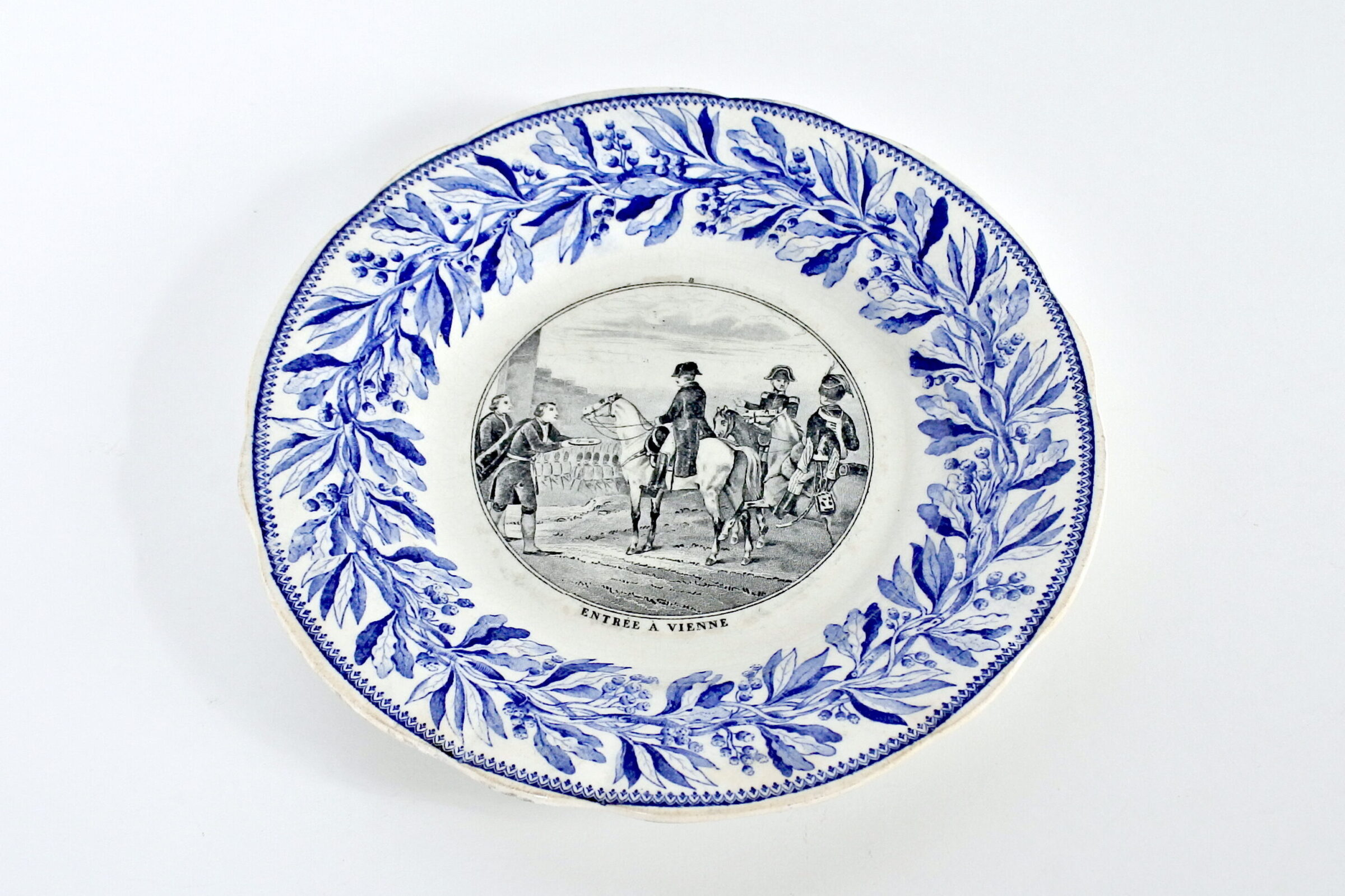 Piatto in porcellana di Creil et Montereau con Napoleone a cavallo - Vienna