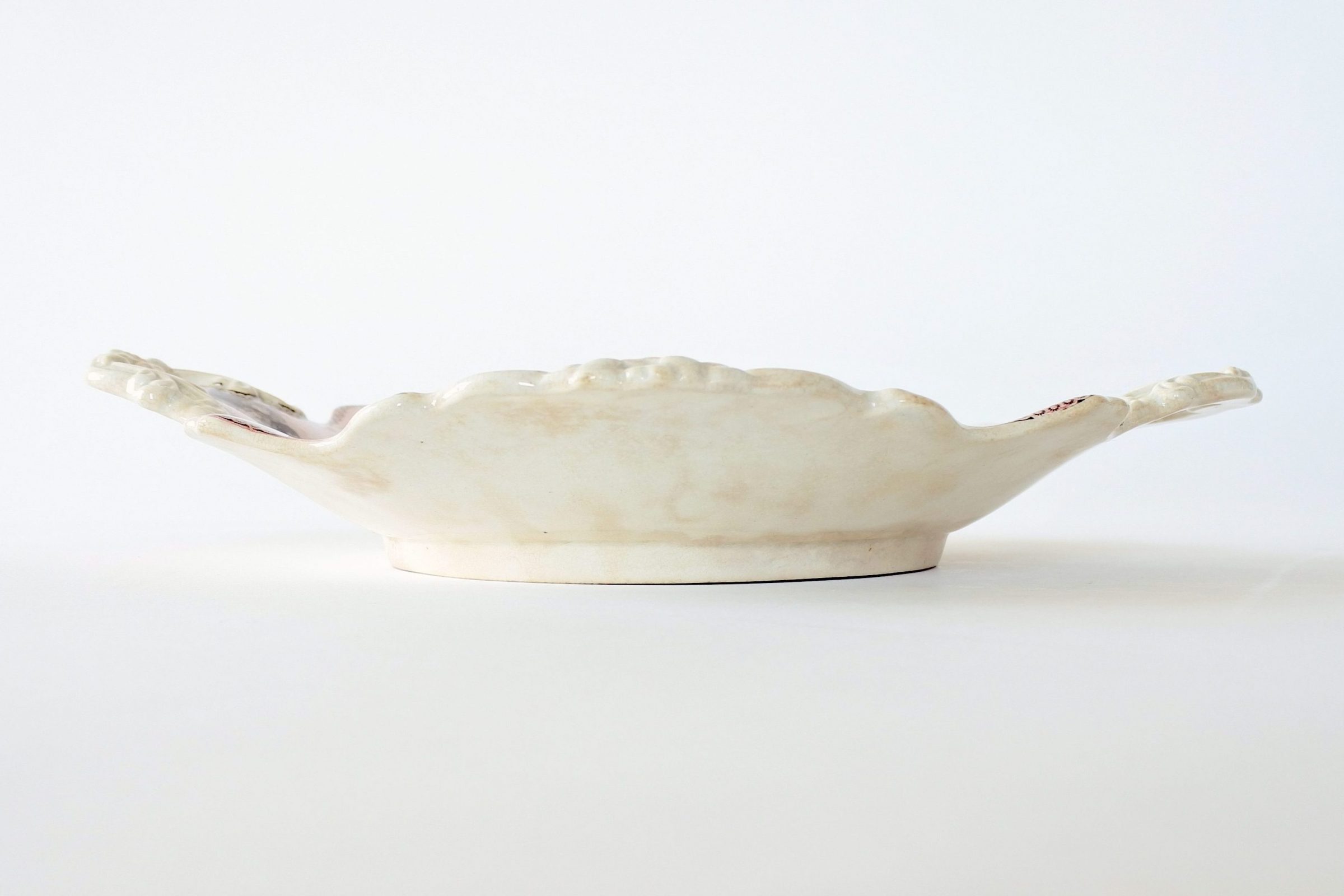 Vassoio in ceramica con bordo sagomato e decoro di fiori e ghirlande - 4