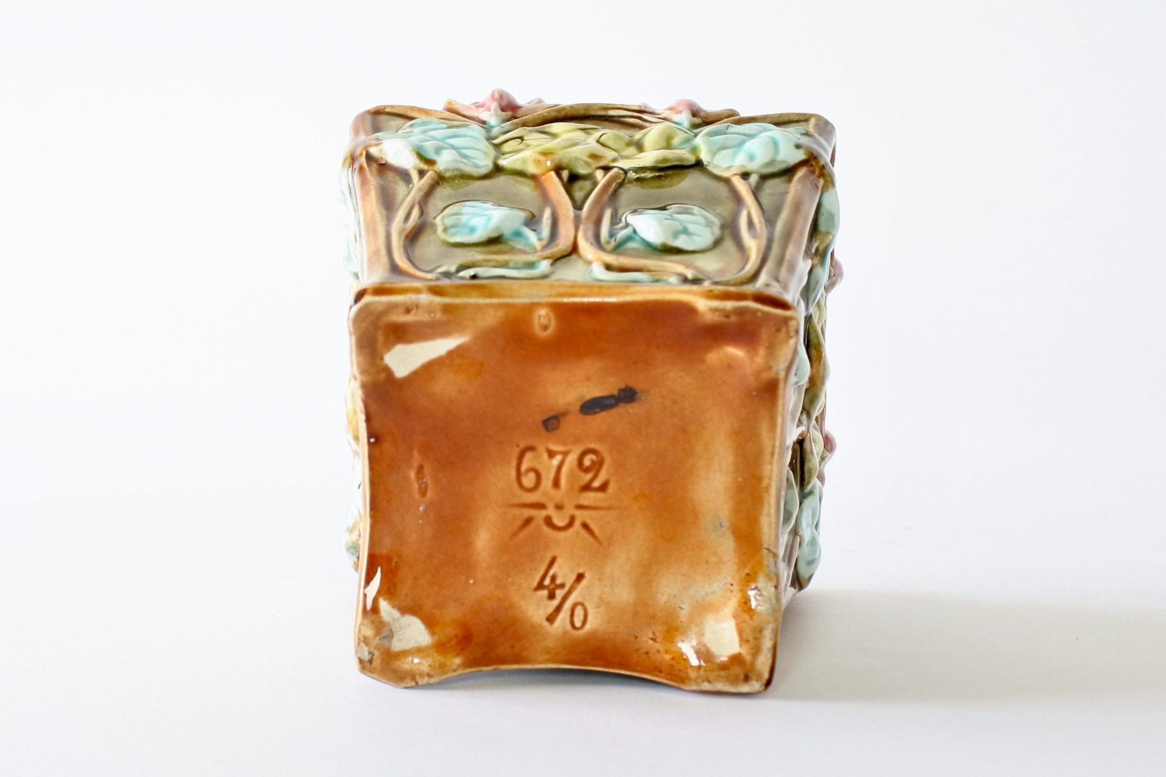 Cache pot Onnaing 672 in ceramica barbotine con ciclamini in rilievo - 6