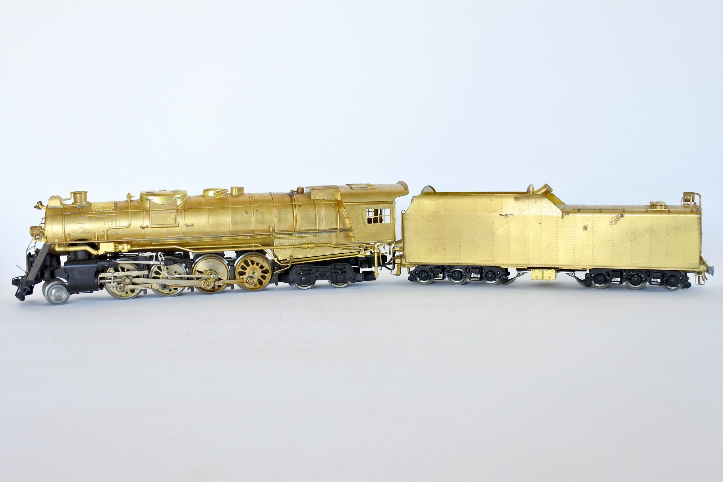 Locomotiva a vapore in ottone con tender KTM 2-8-4 Berkshier scala 0