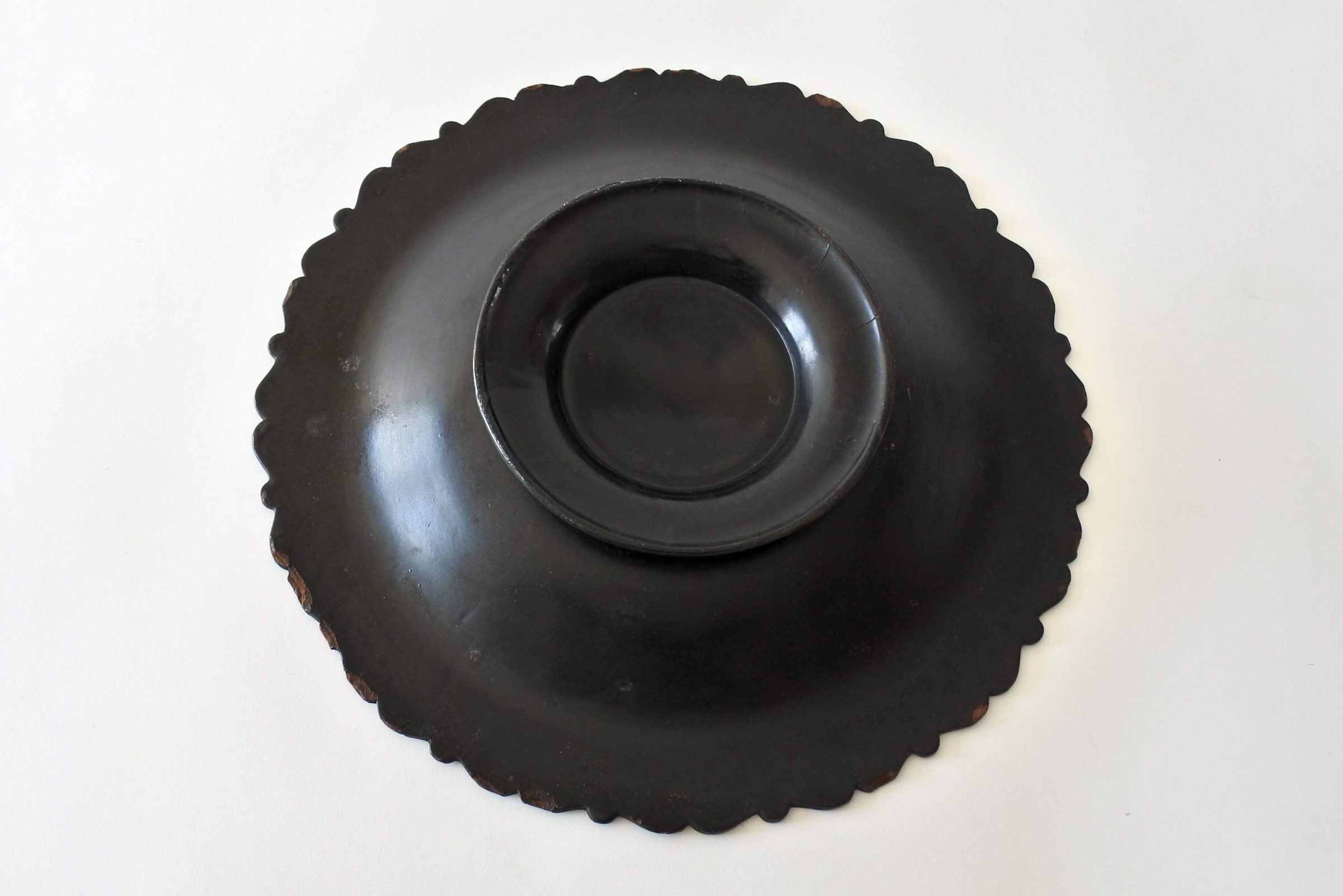 Alzatina in papier mâché decorata a cineserie su fondo nero - 3