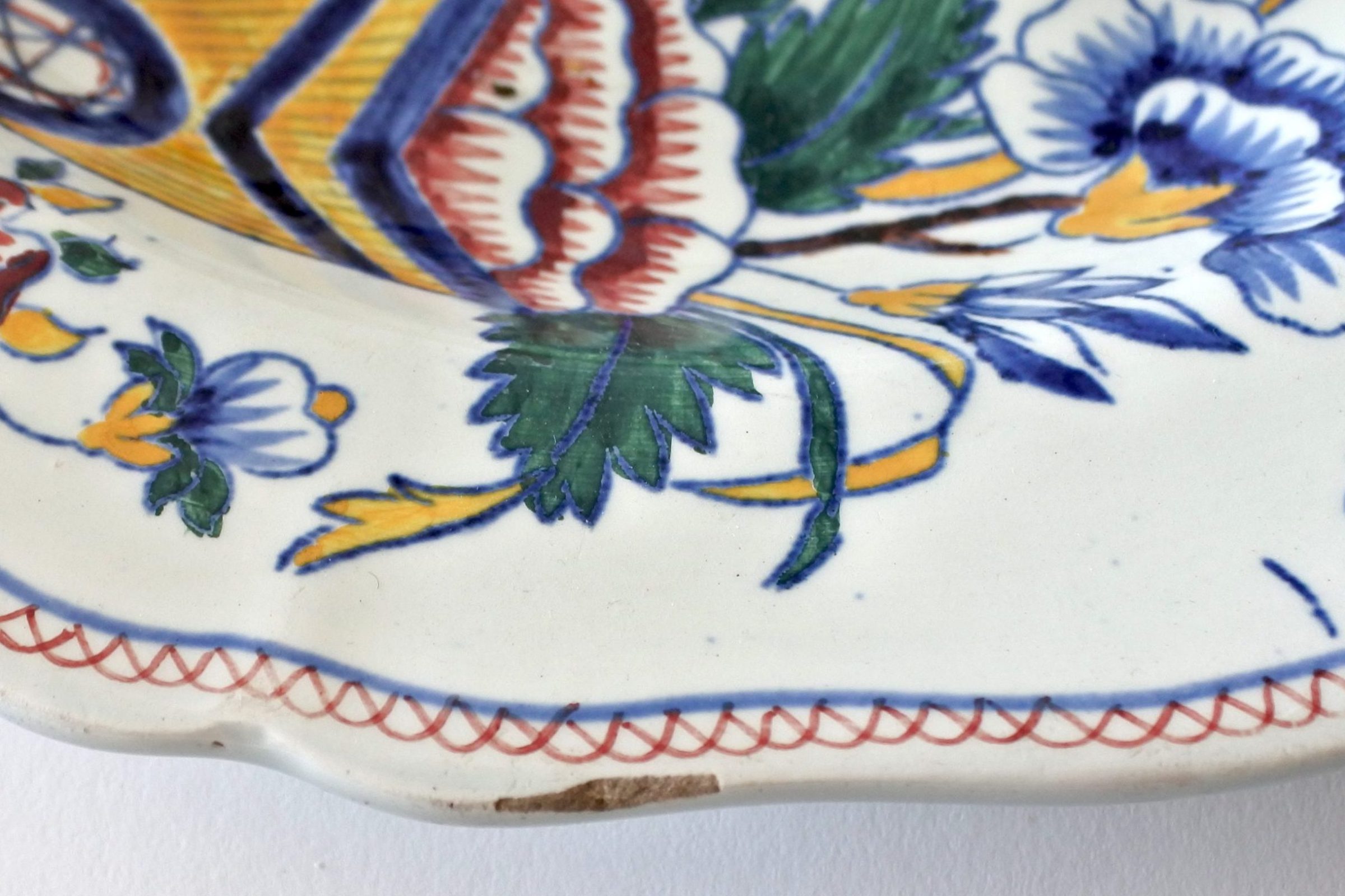 3 piatti fondi in ceramica di Gien con cornucopia farfalla fiori ed uccello - 3