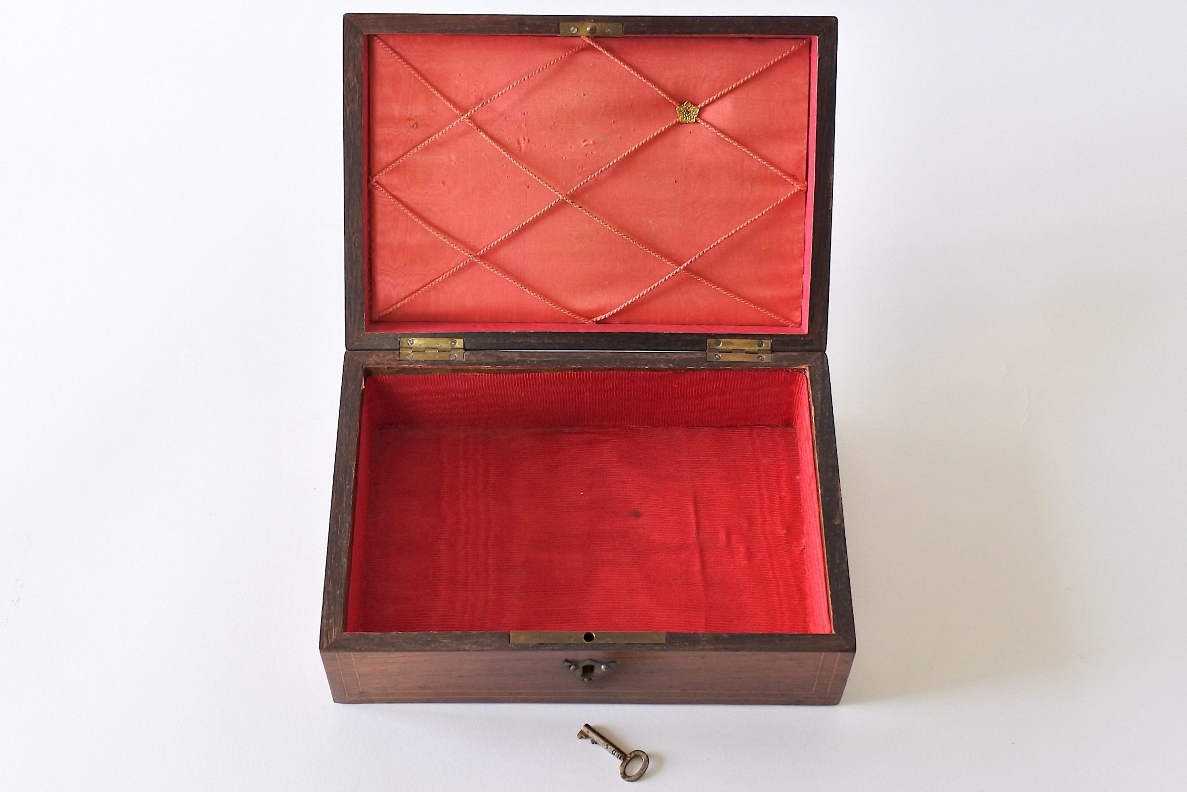 Cofanetto portagioie in legno filettato e intarsiato con serratura e chiave originali - 5