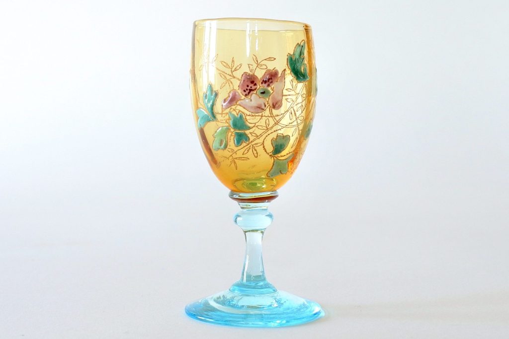 Bicchierino antico Legras a calice in vetro soffiato e smaltato con fiori