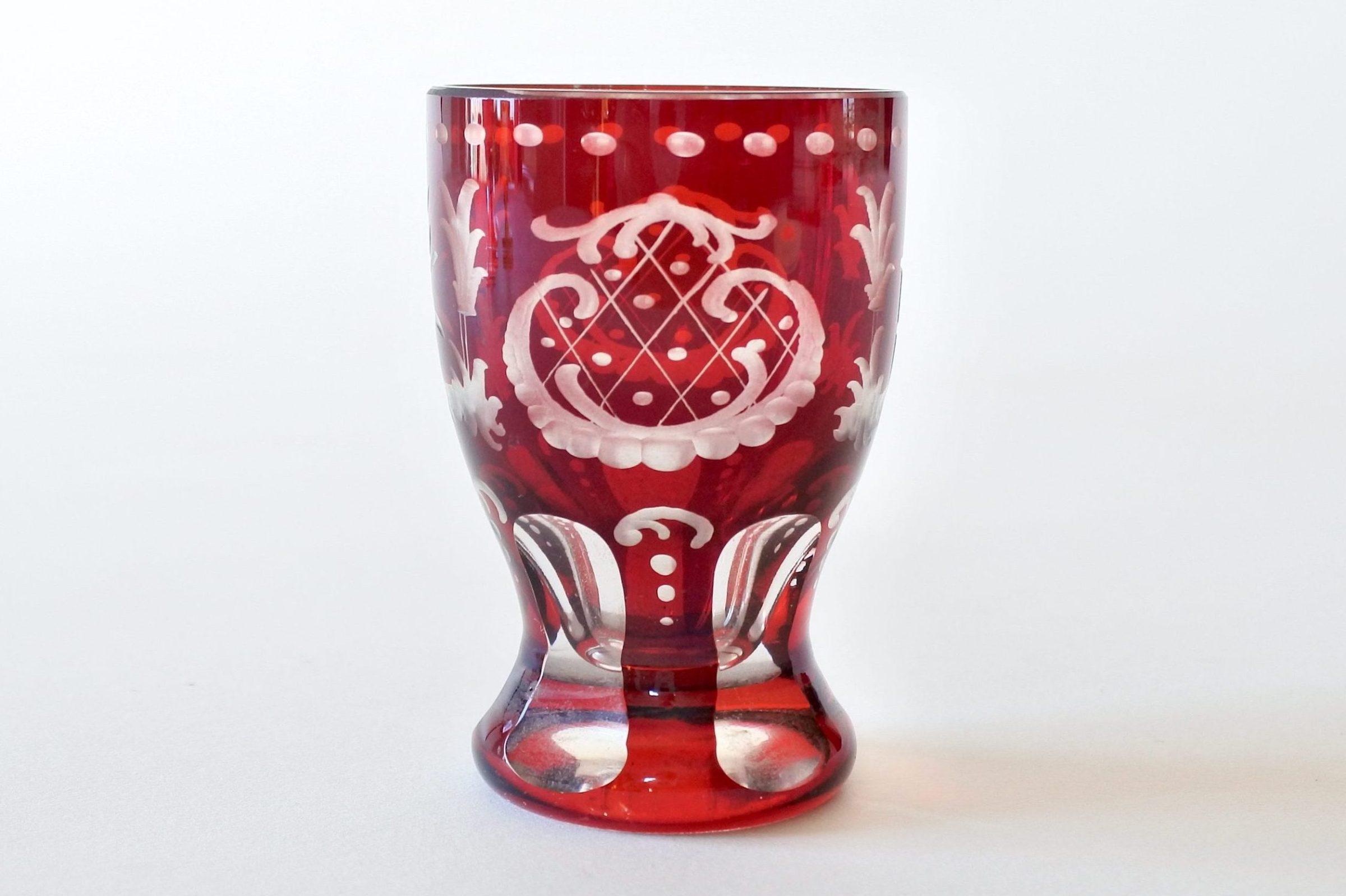 Bicchierino da liquore in vetro rosso di Boemia molato e sfaccettato - 2