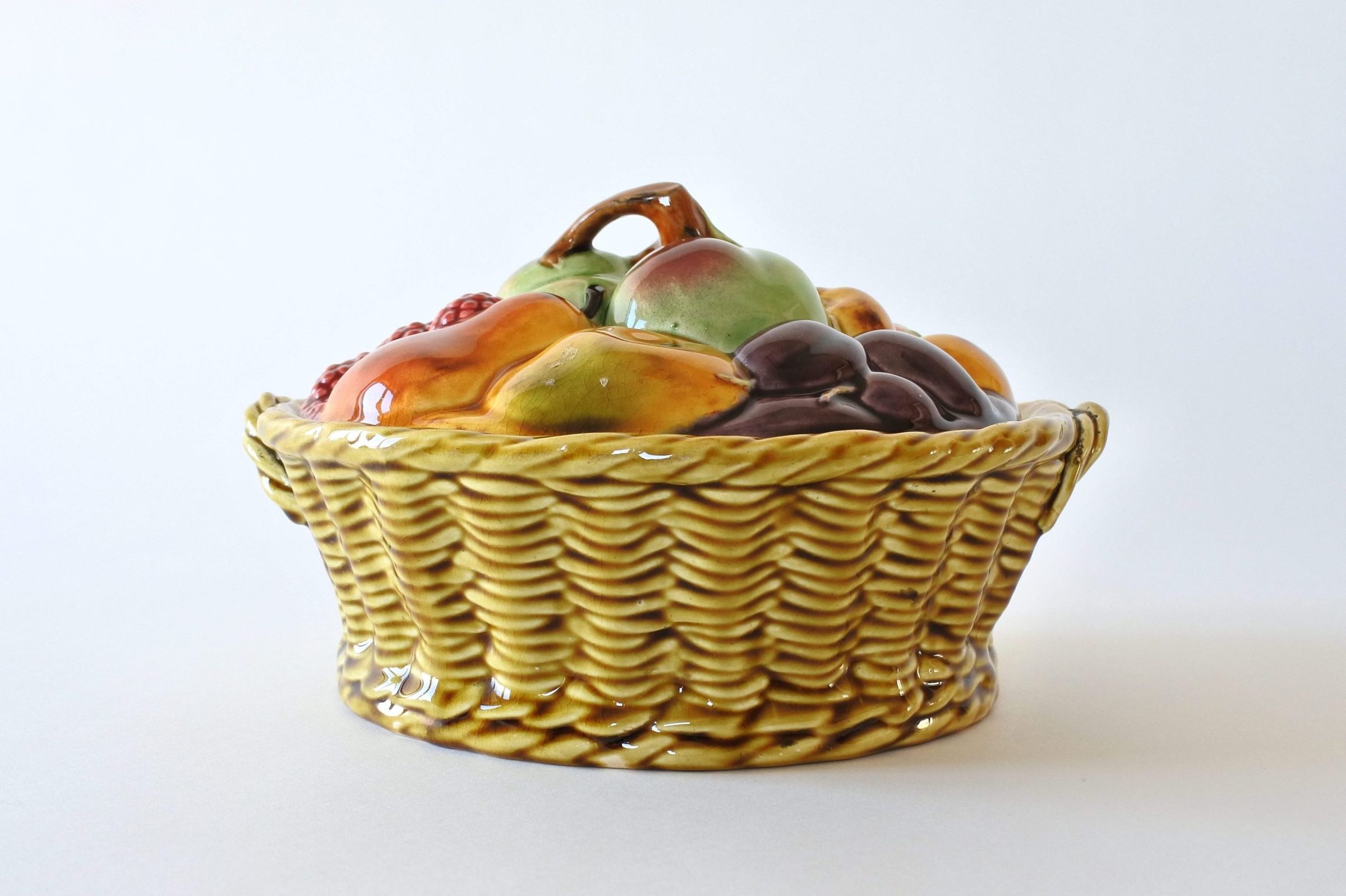 Biscottiera in ceramica barbotine a forma di cestino con frutta in rilievo - 3