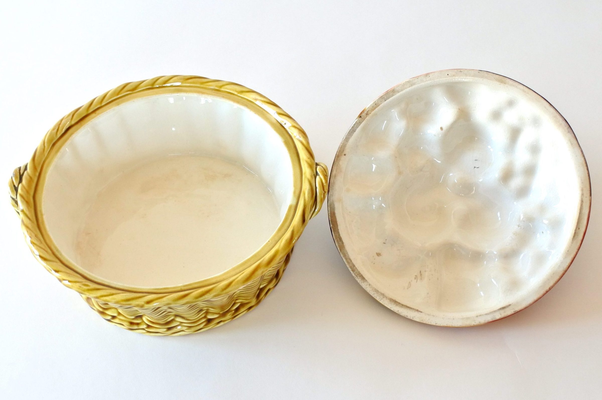 Biscottiera in ceramica barbotine a forma di cestino con frutta in rilievo - 5