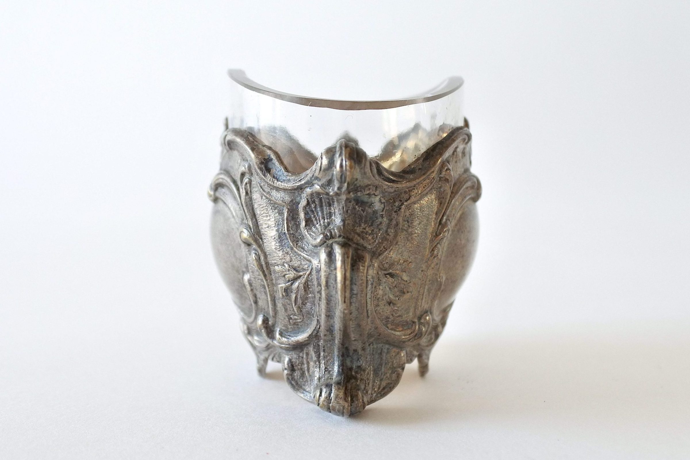 Porta sale in argento vetro e vermeil in stile barocco con decoro a sbalzo - 2
