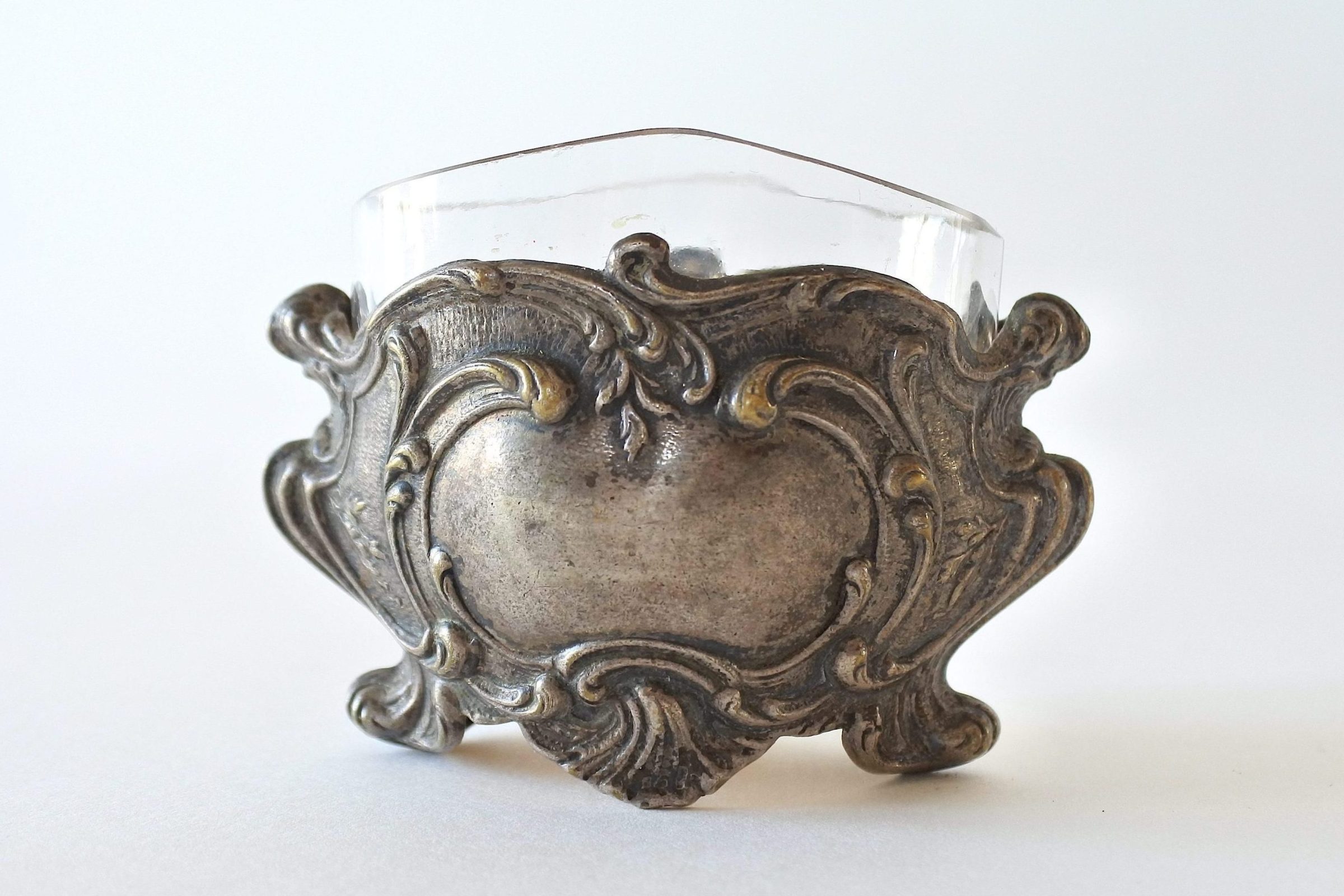 Porta sale in argento vetro e vermeil in stile barocco con decoro a sbalzo - 3