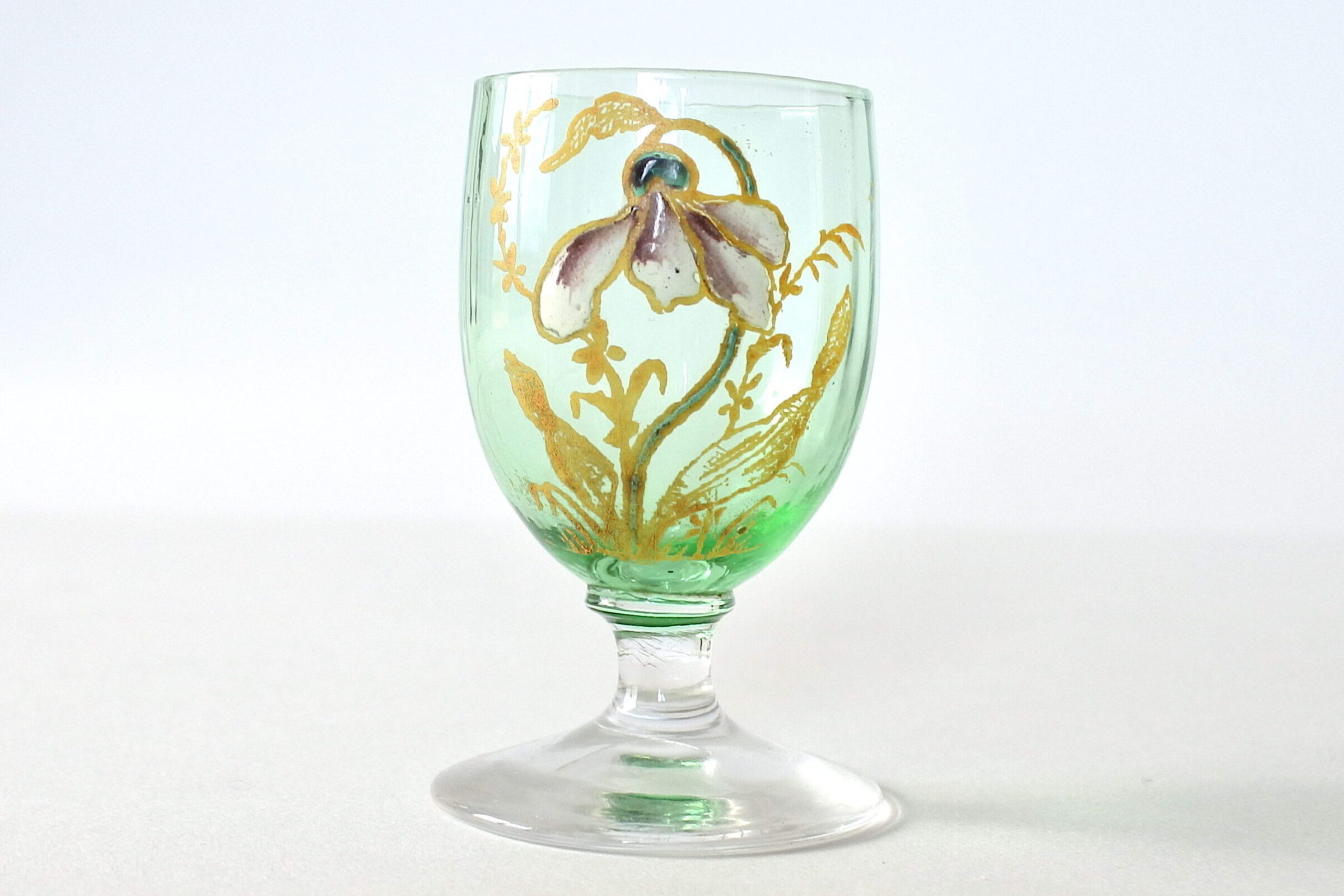 Bicchierino di antiquariato per rosolio in vetro decorato a smalto