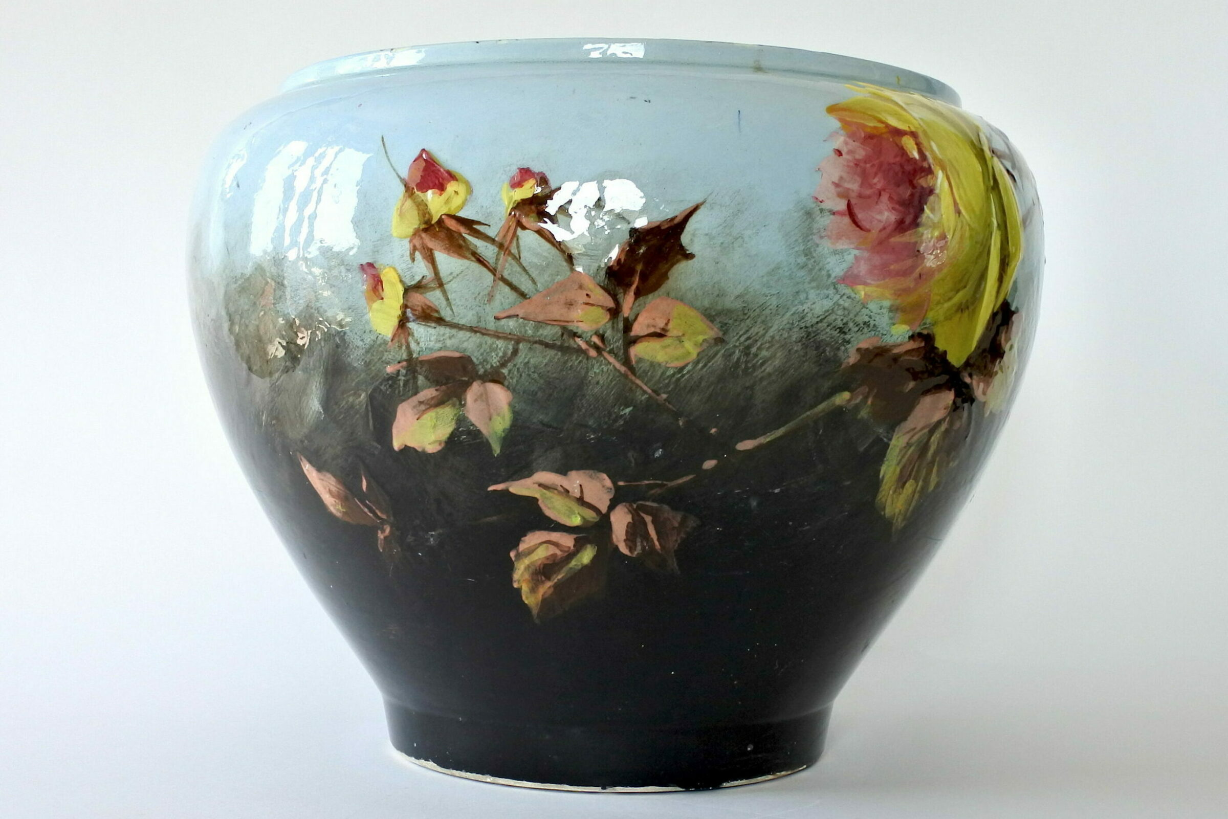 Grande cache pot Massier in ceramica barbotine con rose gialle - 4