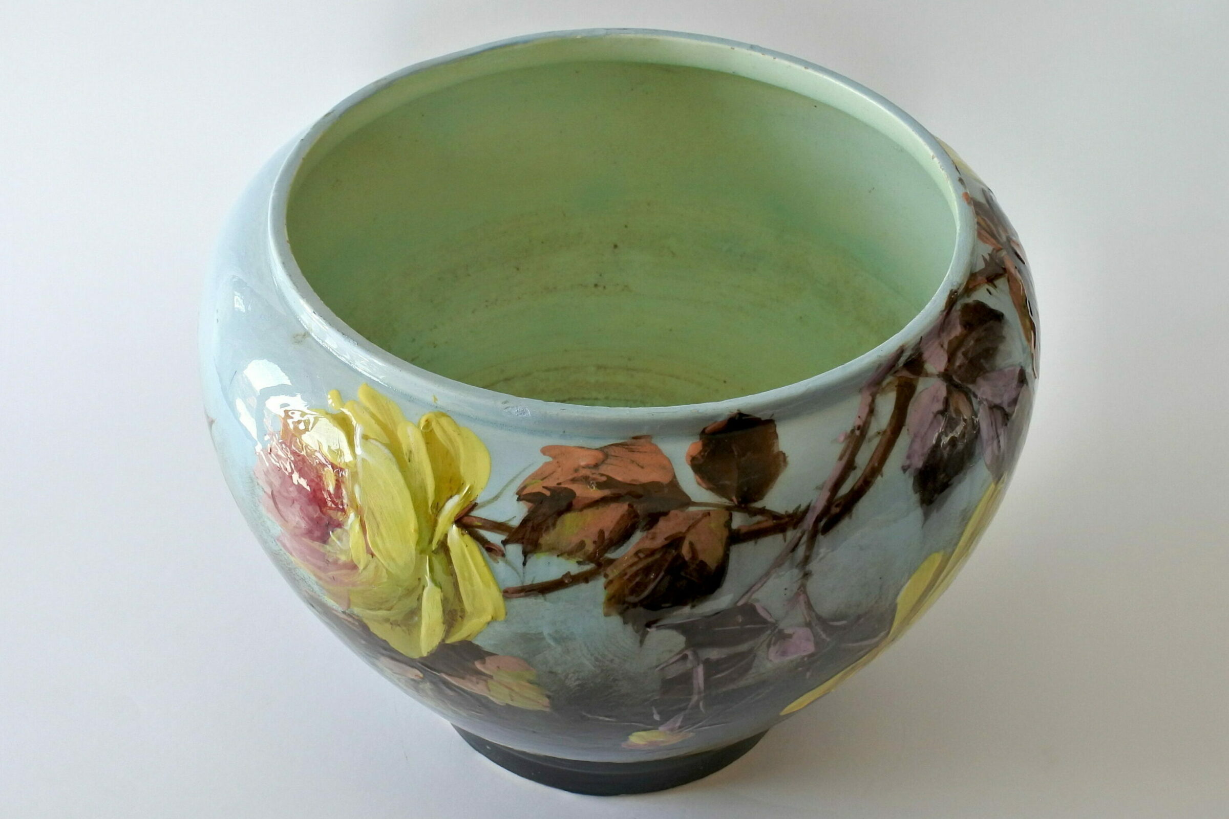 Grande cache pot Massier in ceramica barbotine con rose gialle - 5