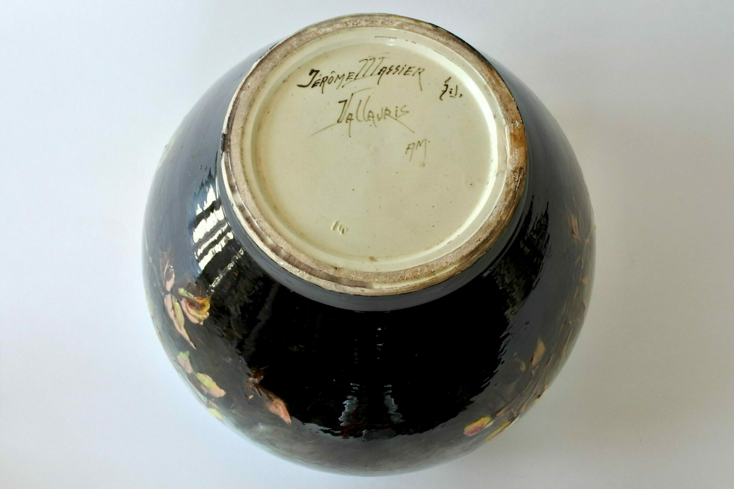 Grande cache pot Massier in ceramica barbotine con rose gialle - 6