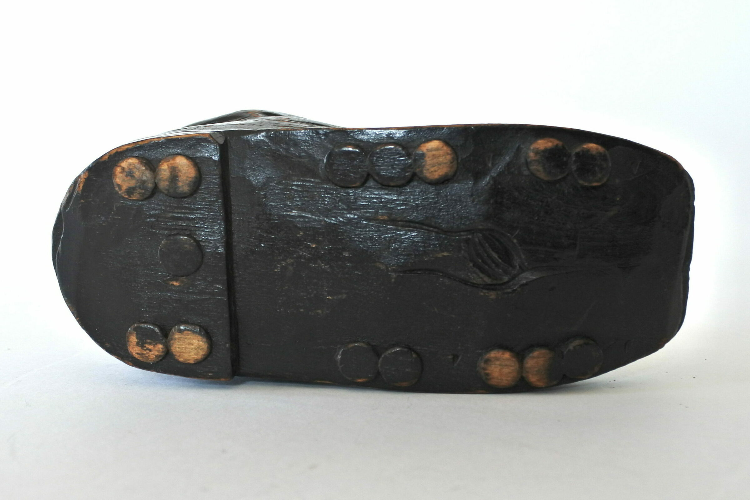 Calamaio in legno scolpito a forma di scarpa con testa di bulldog - 10