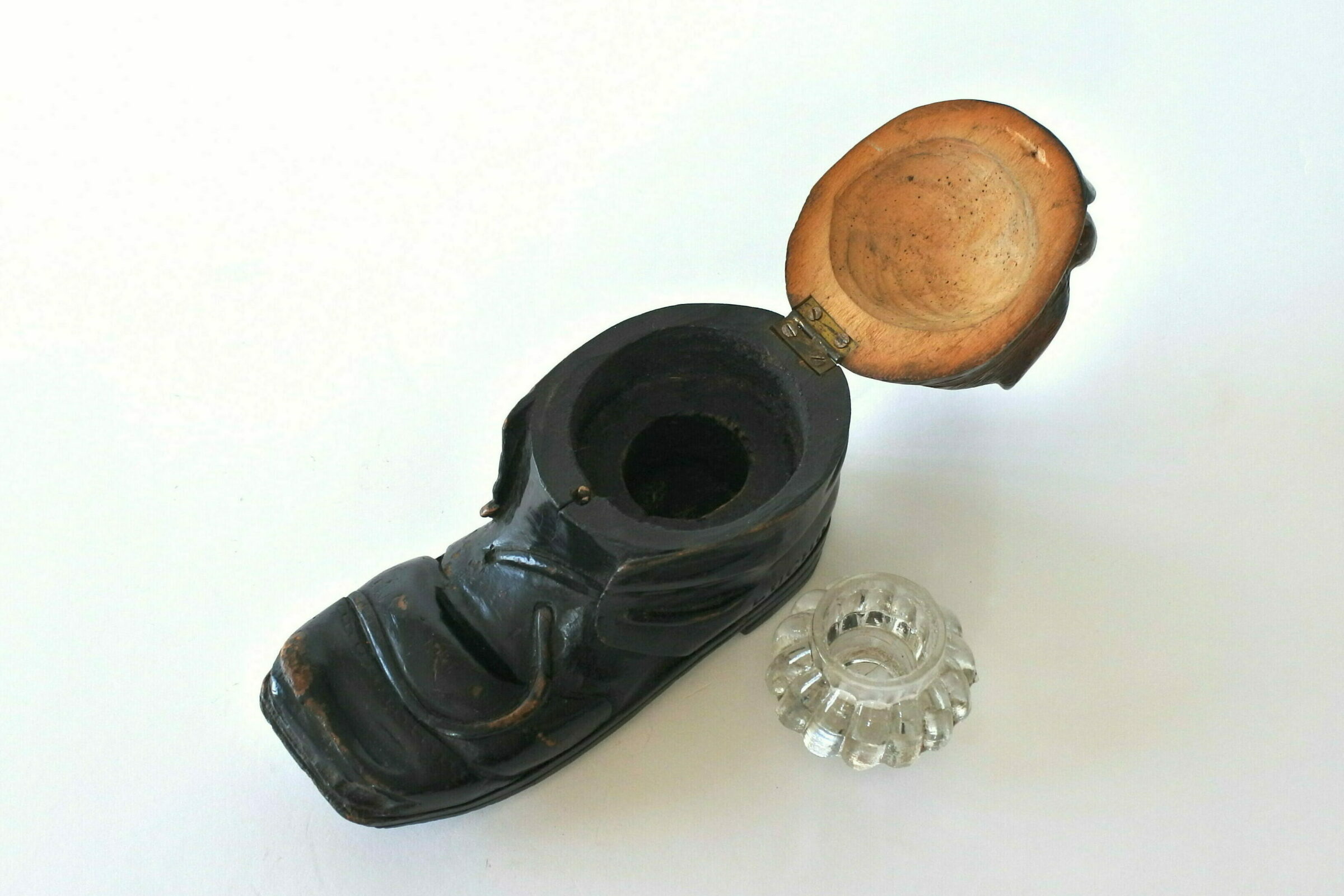 Calamaio in legno scolpito a forma di scarpa con testa di bulldog - 8