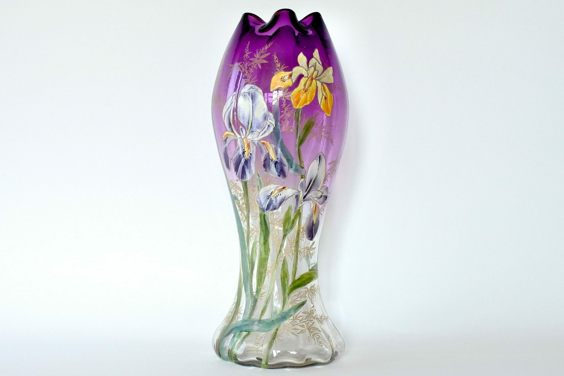 Vaso Legras in vetro soffiato con fiori di iris smaltati a caldo
