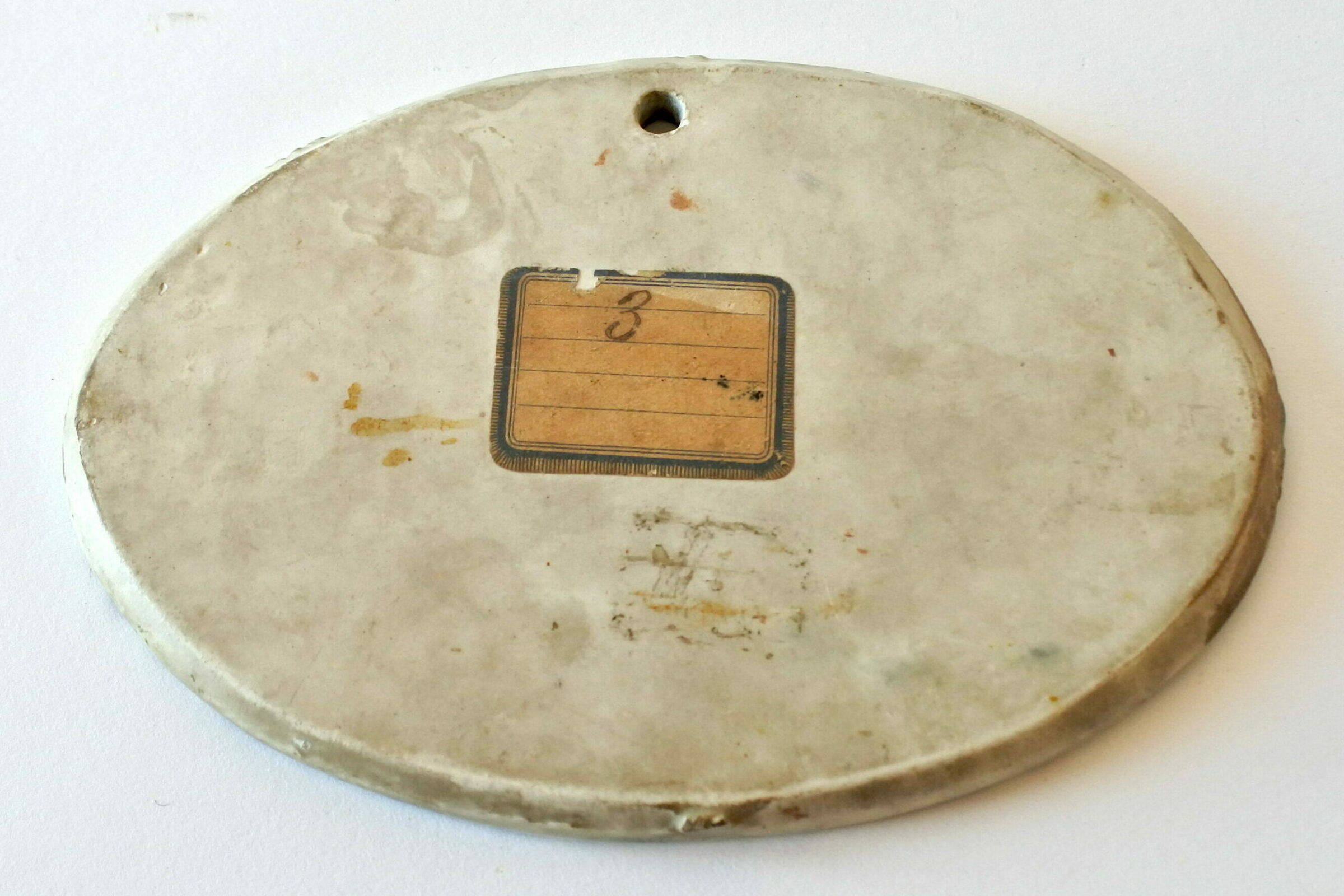 Piastra ovale da parete in ceramica dipinta con paesaggio lacustre - 2