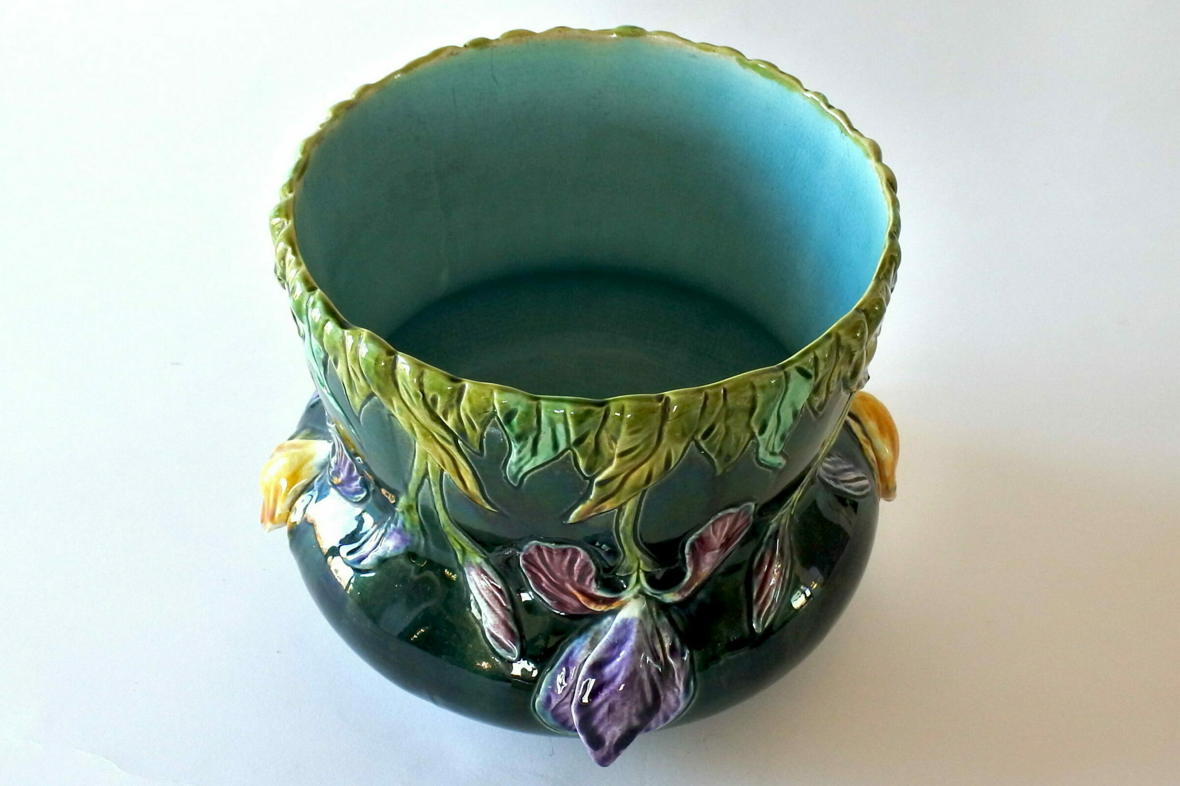 Cache pot Orchies in ceramica barbotine con iris viola e gialli - 5