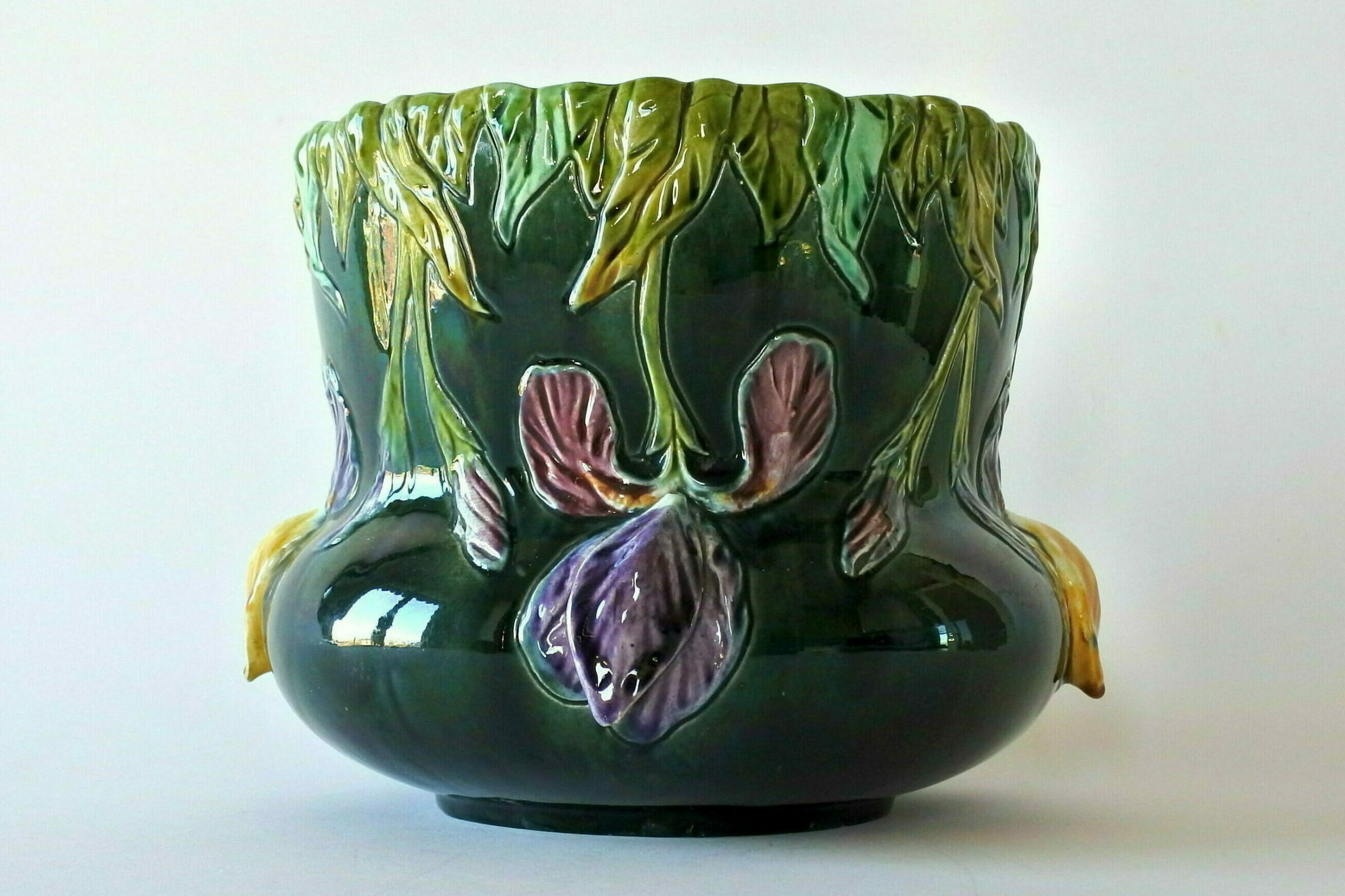 Cache pot Orchies in ceramica barbotine con iris viola e gialli