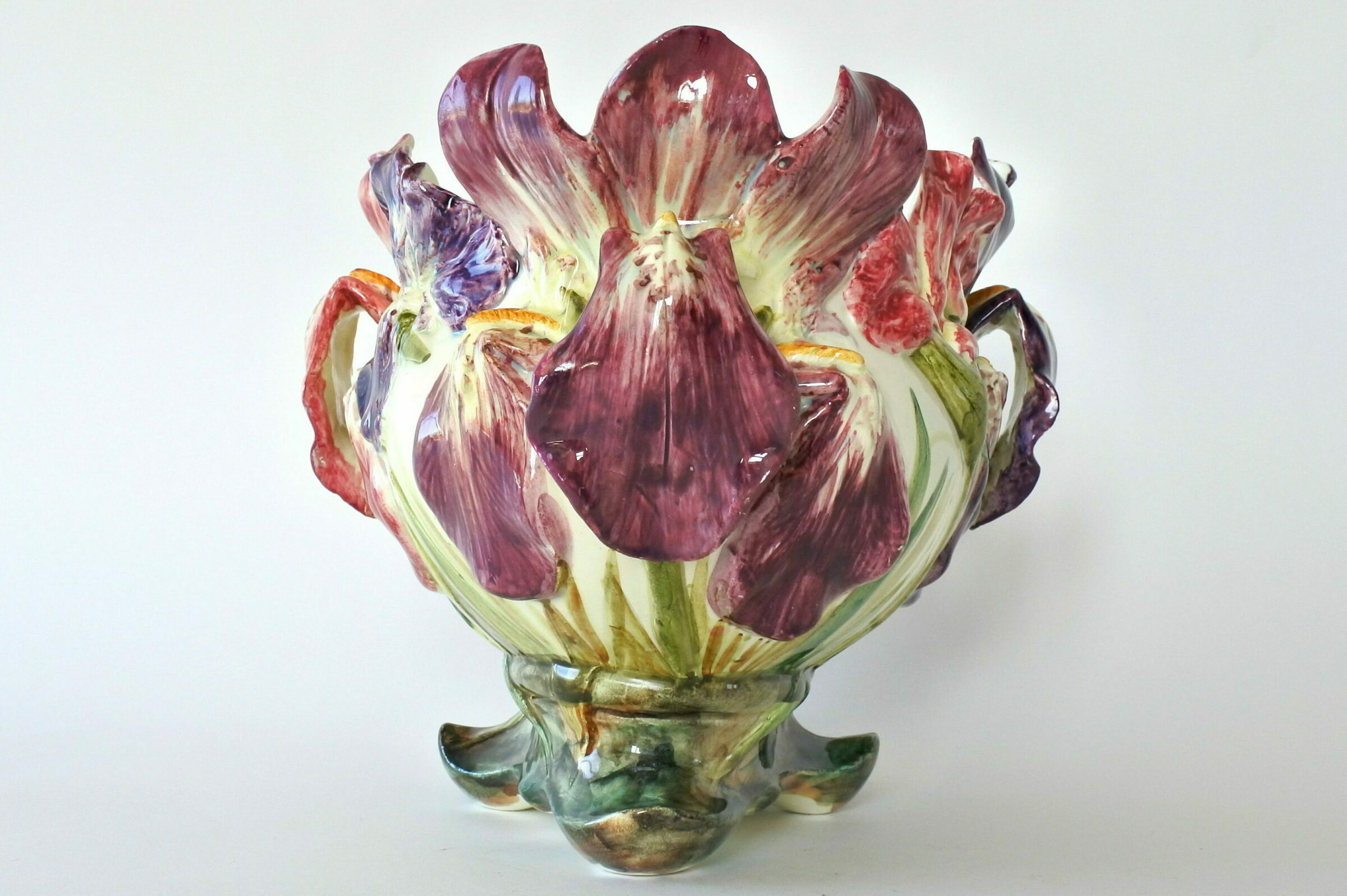 Jardiniere Massier in ceramica barbotine con fiori di iris rossi e viola - 3