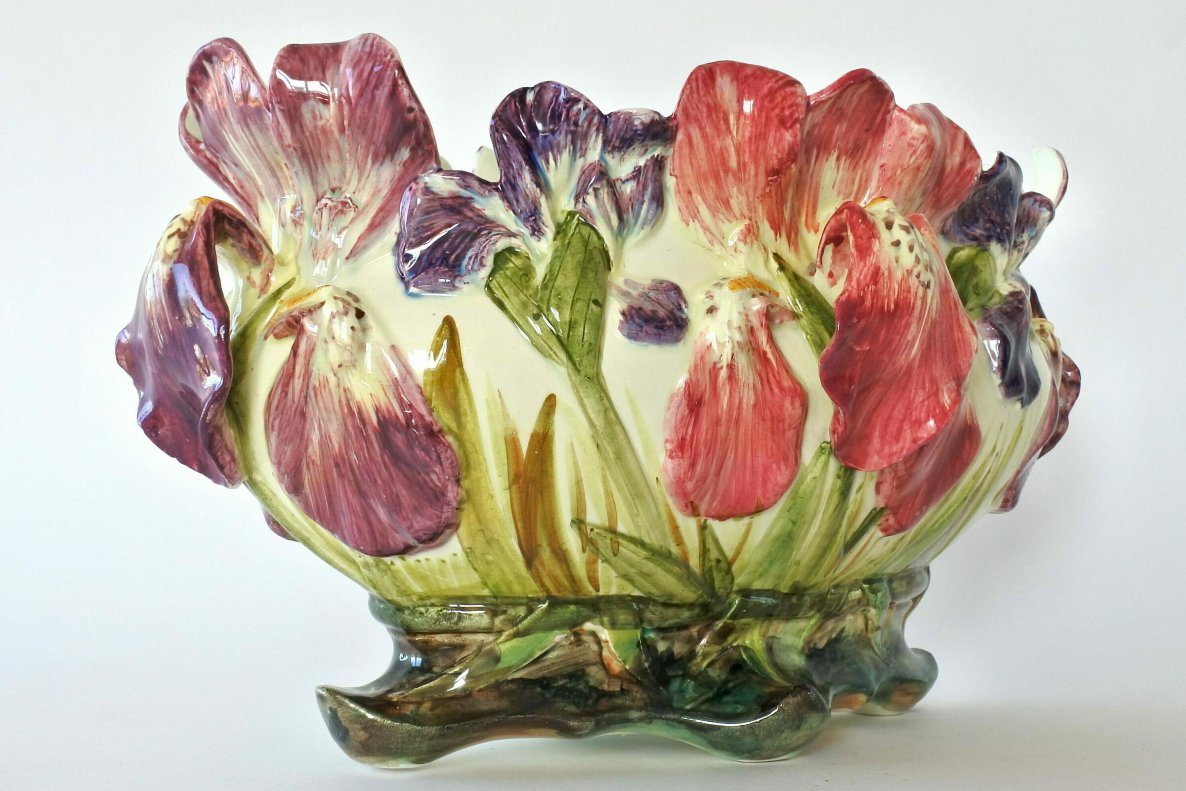 Jardiniere Massier in ceramica barbotine con fiori di iris rossi e viola - 6