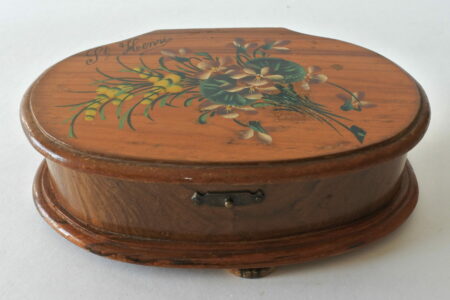 Cofanetto portagioie in legno di ulivo con decoro floreale