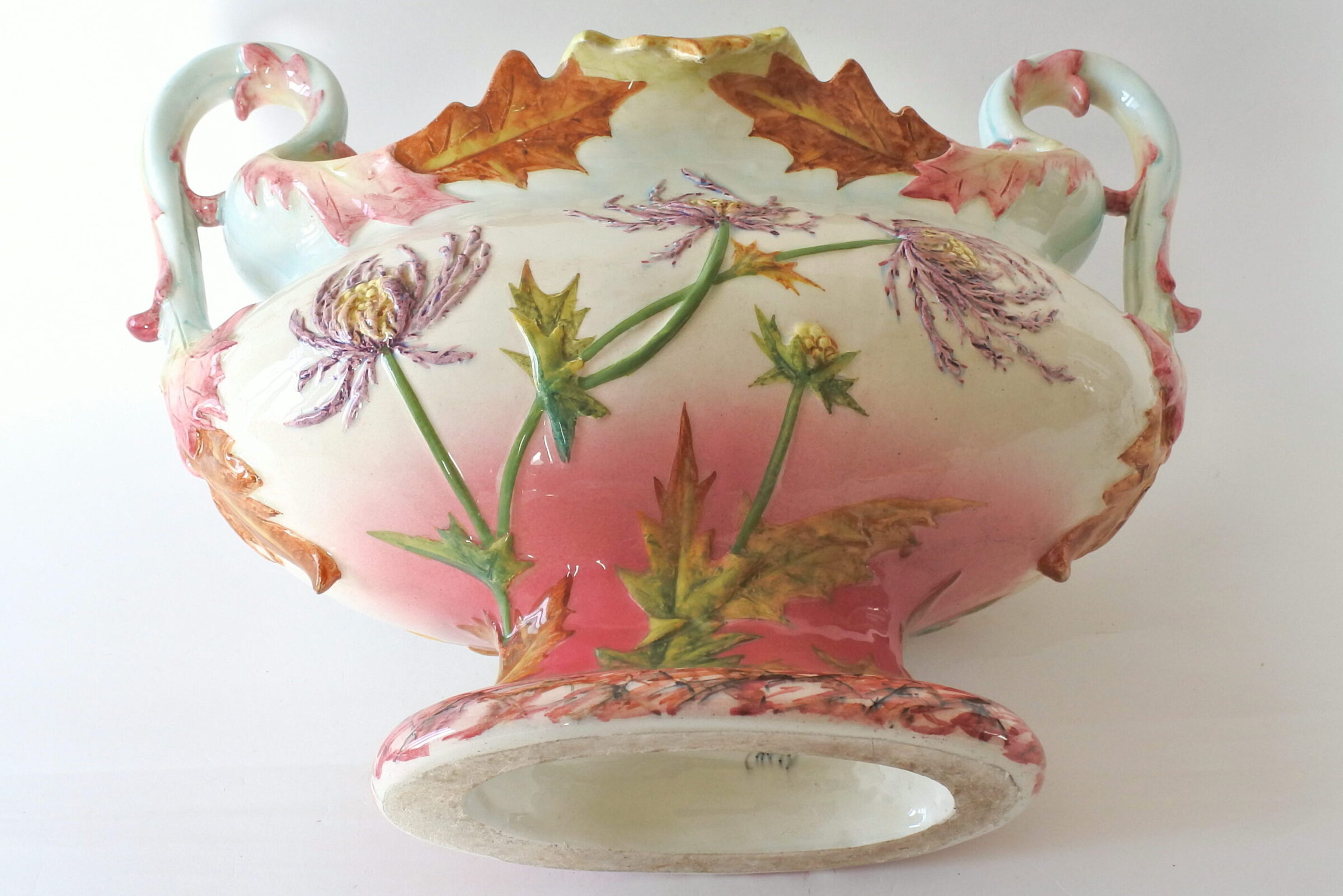 Jardiniere Massier in ceramica barbotine con fiori di cardo e manici - 5
