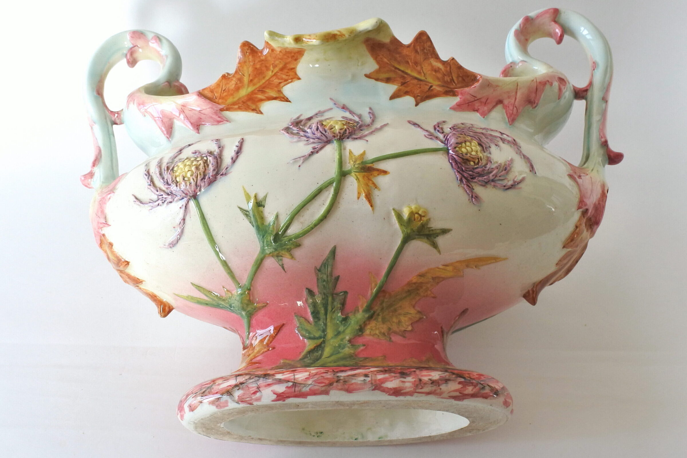 Jardiniere Massier in ceramica barbotine con fiori di cardo e manici - 6