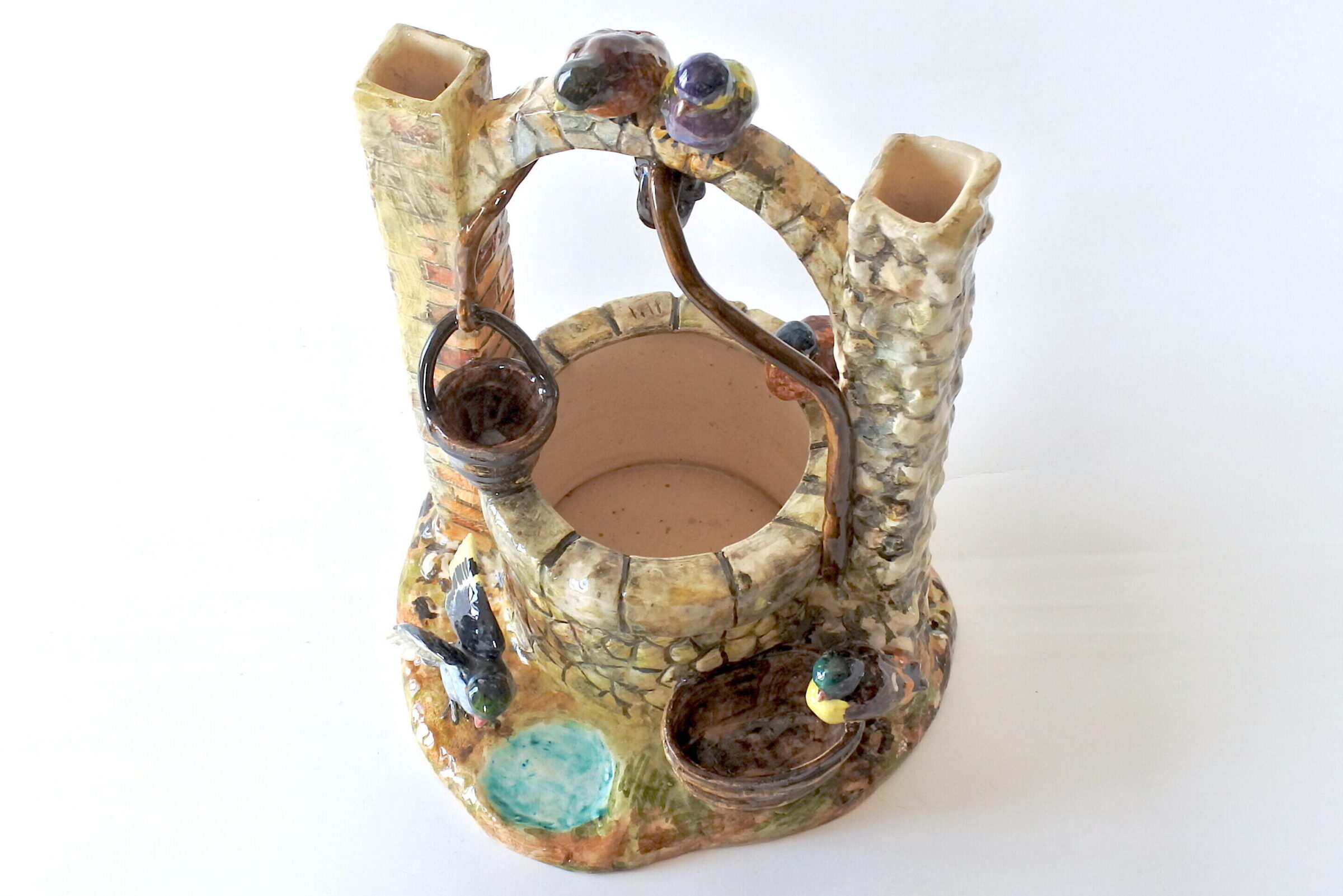 Vaso portafiori in ceramica barbotine a forma di pozzo con uccellini - 5