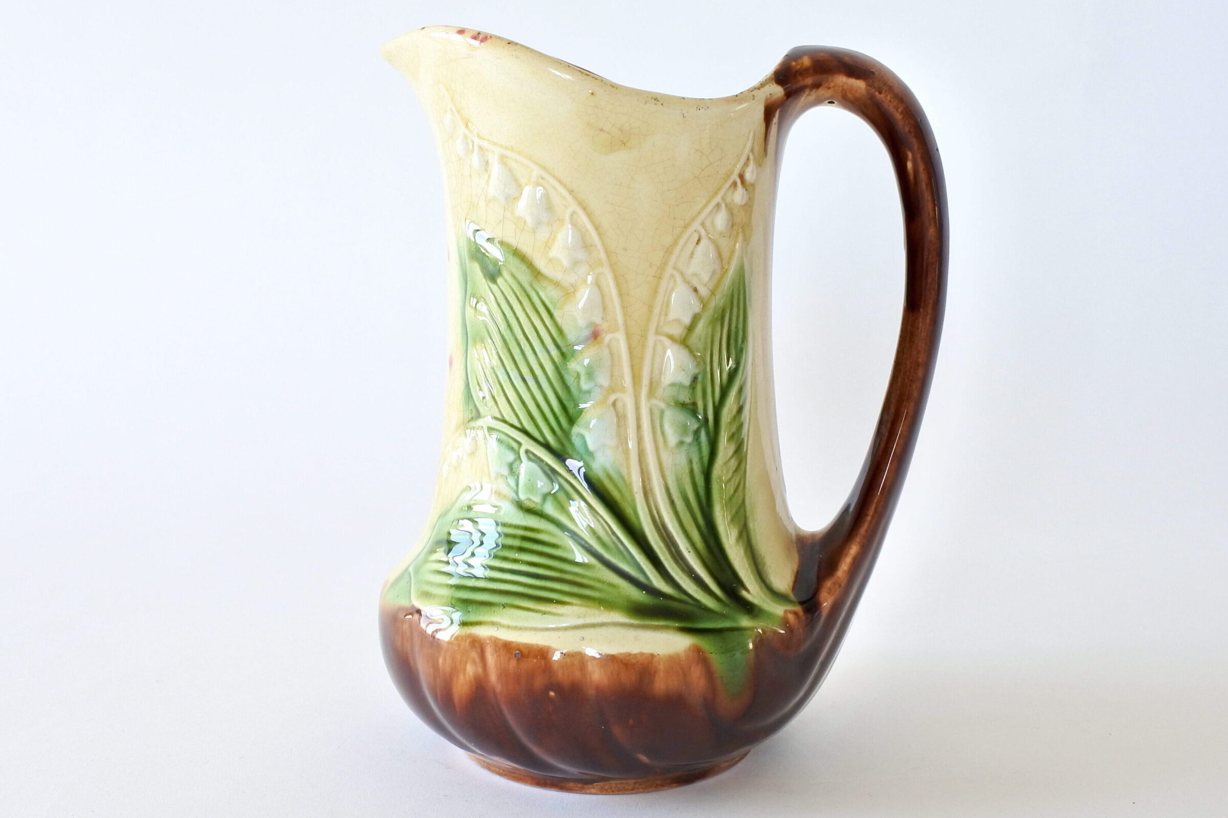 Brocca in ceramica barbotine decorata con fiori di mughetto e foglie - 2