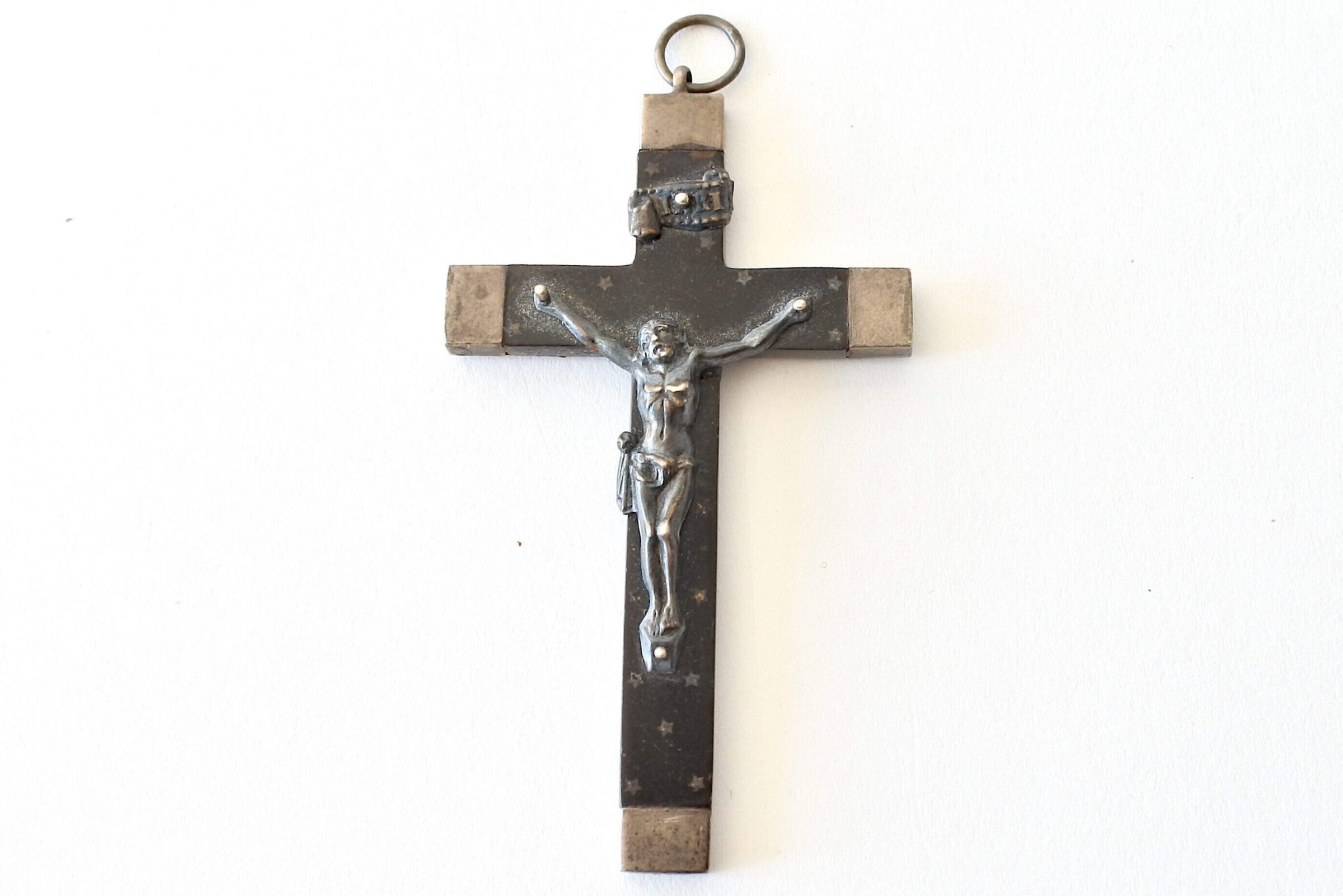 Piccolo crocifisso con Cristo e puntali in argento