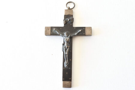 Piccolo crocifisso con Cristo e puntali in argento